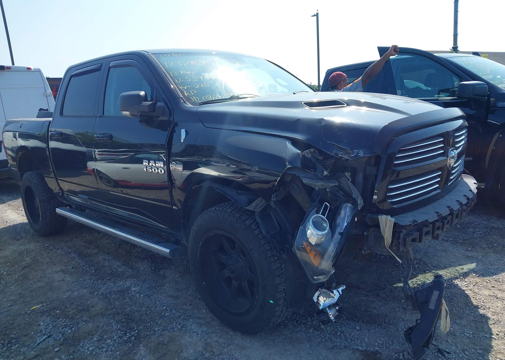 2013 RAM 1500 SPORT