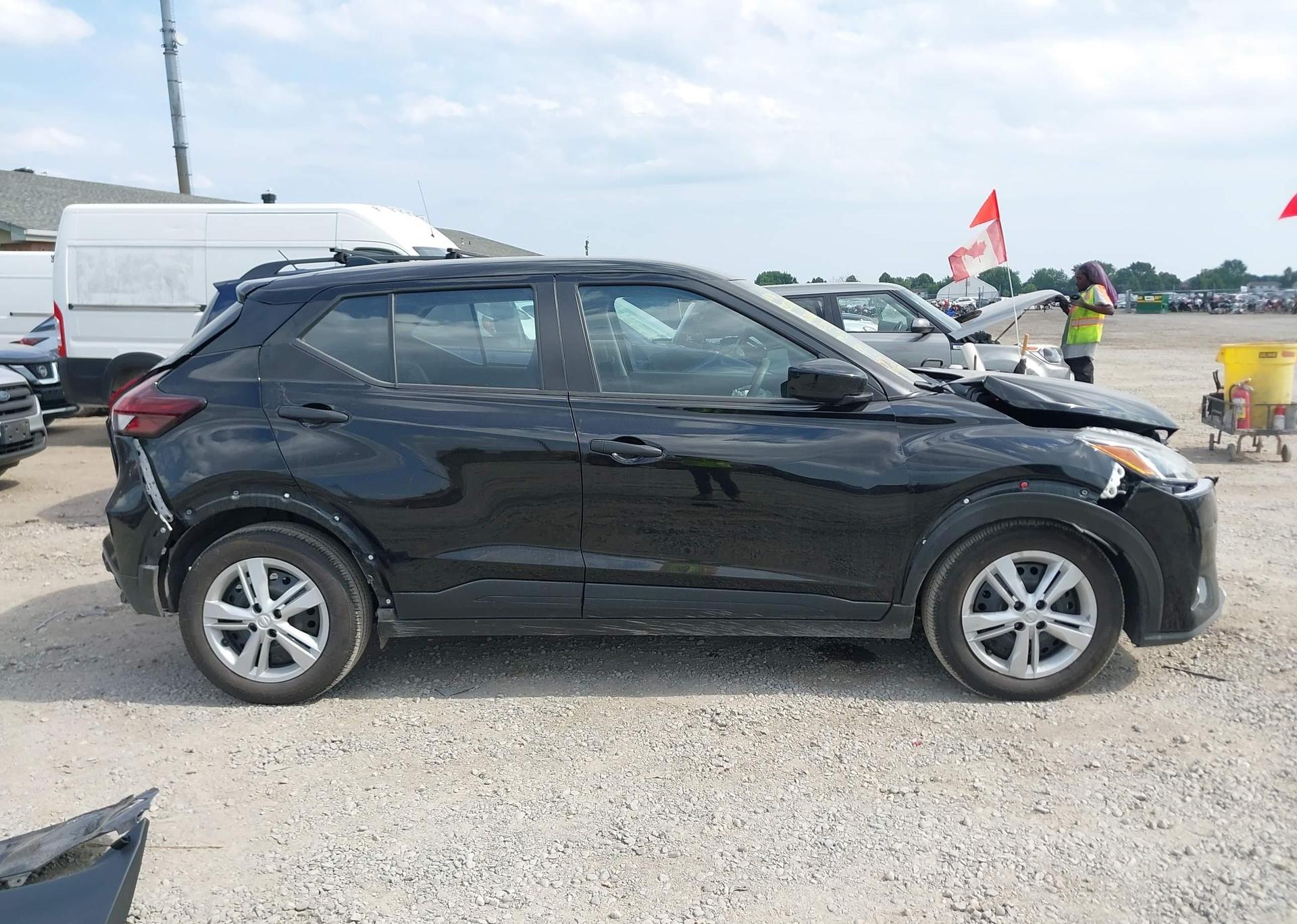 2024 NISSAN KICKS
