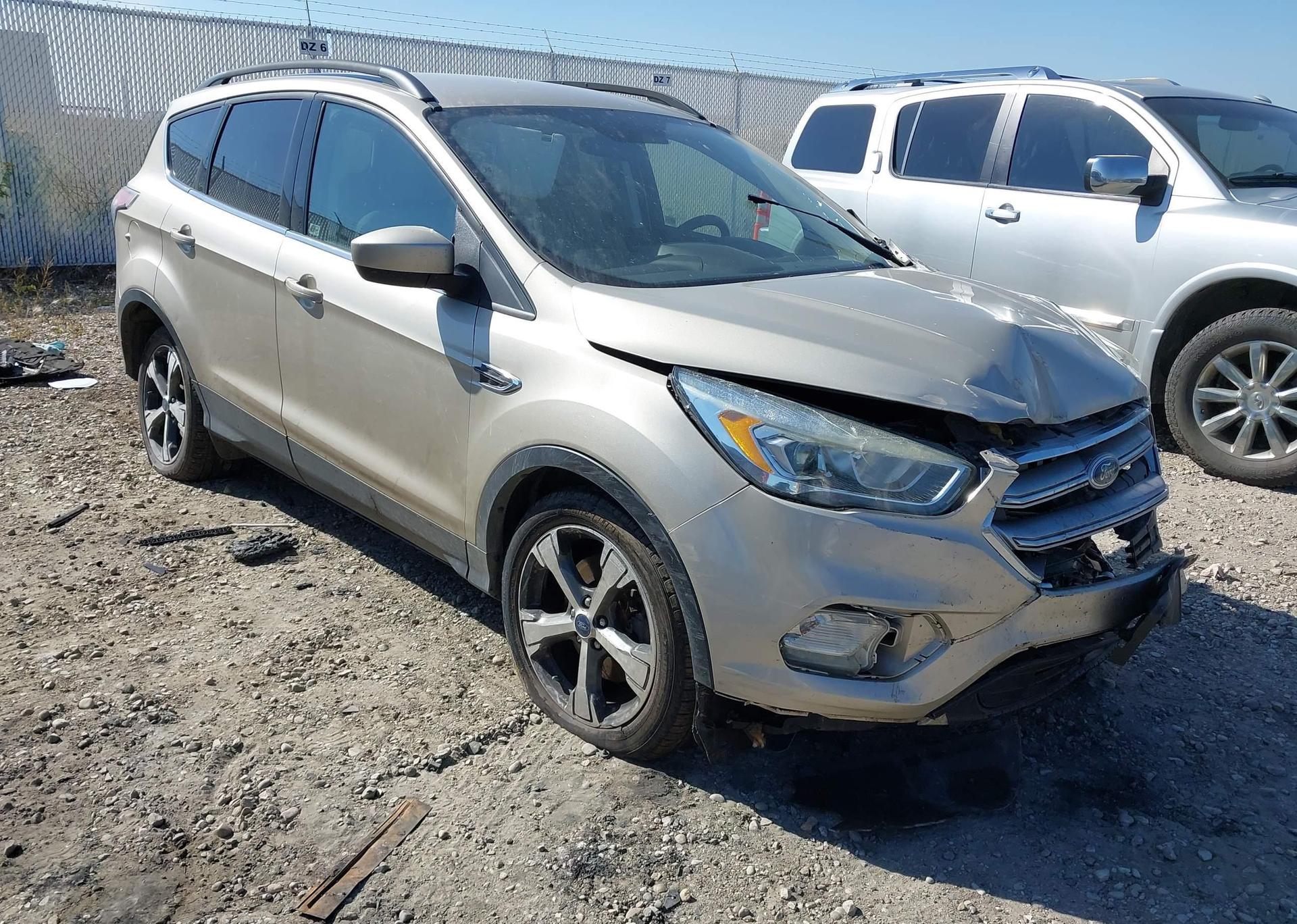 2017 FORD ESCAPE SE