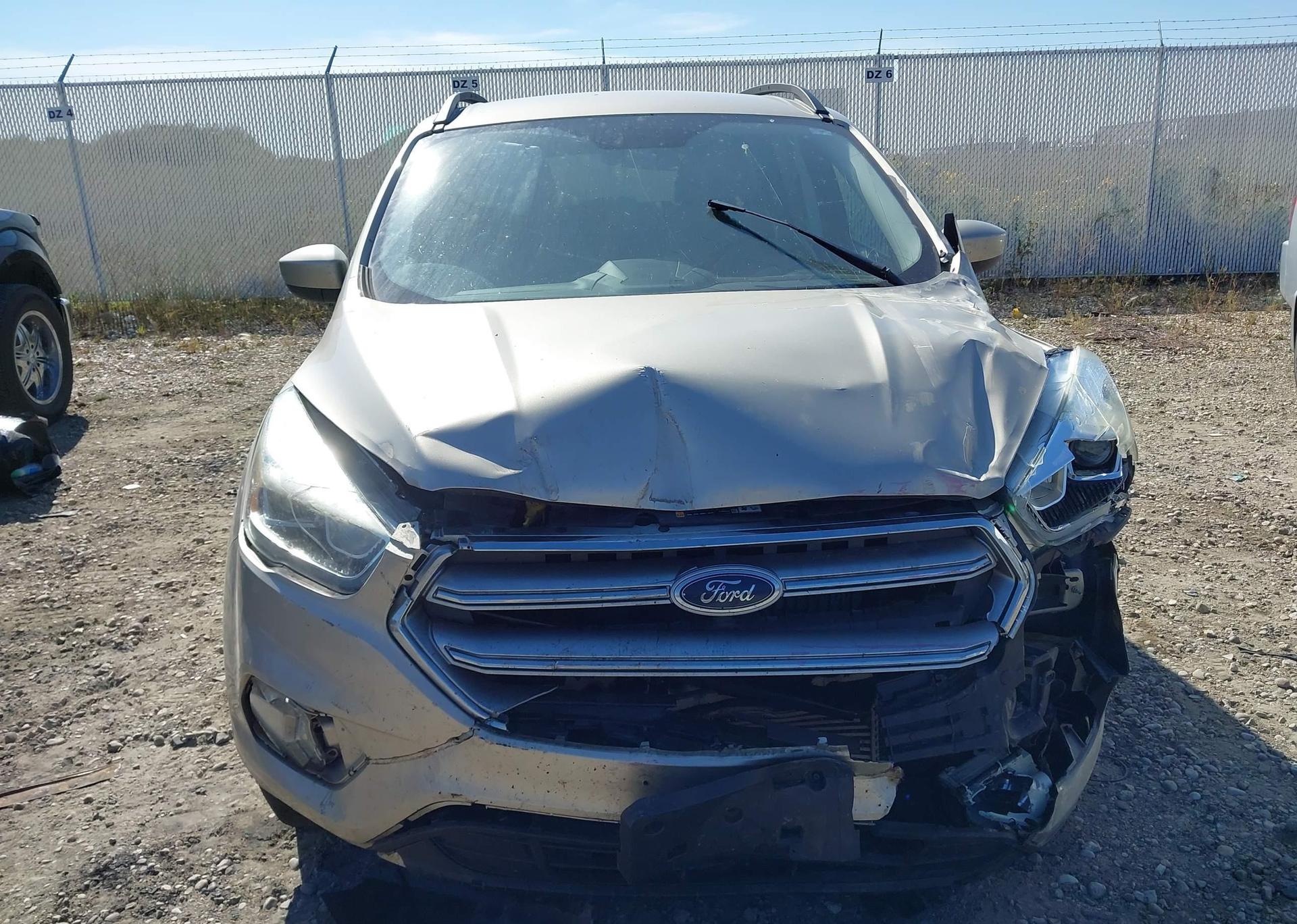2017 FORD ESCAPE SE