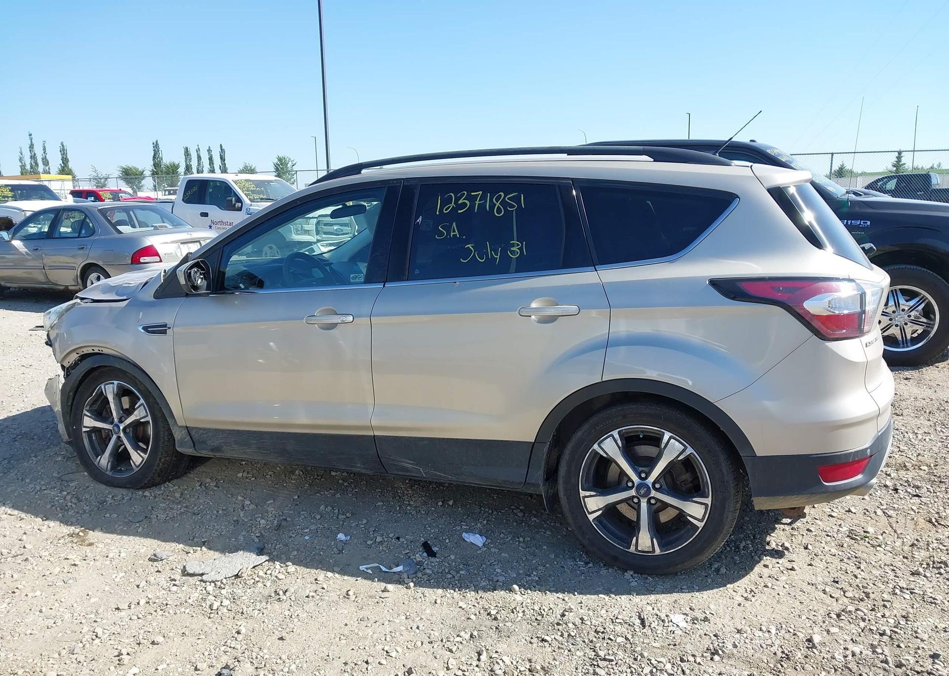 2017 FORD ESCAPE SE