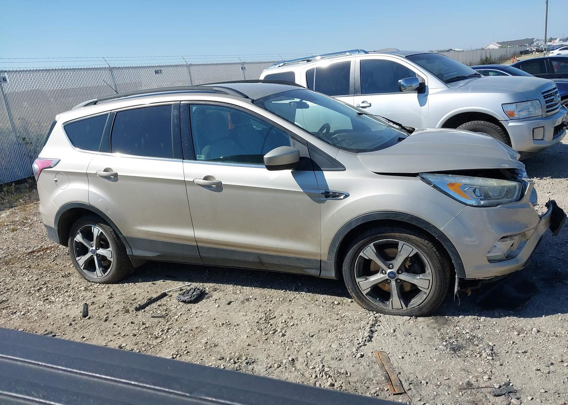 2017 FORD ESCAPE SE