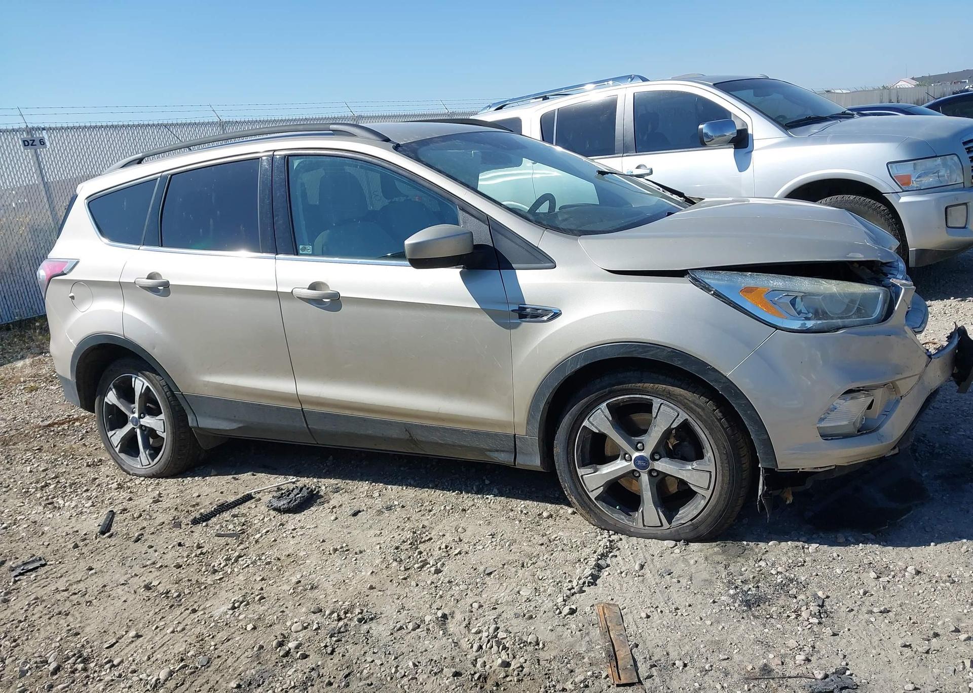 2017 FORD ESCAPE SE