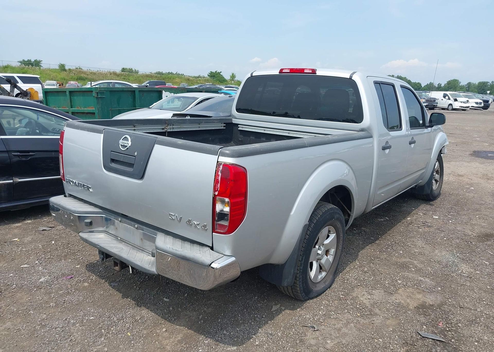 2012 NISSAN FRONTIER SV