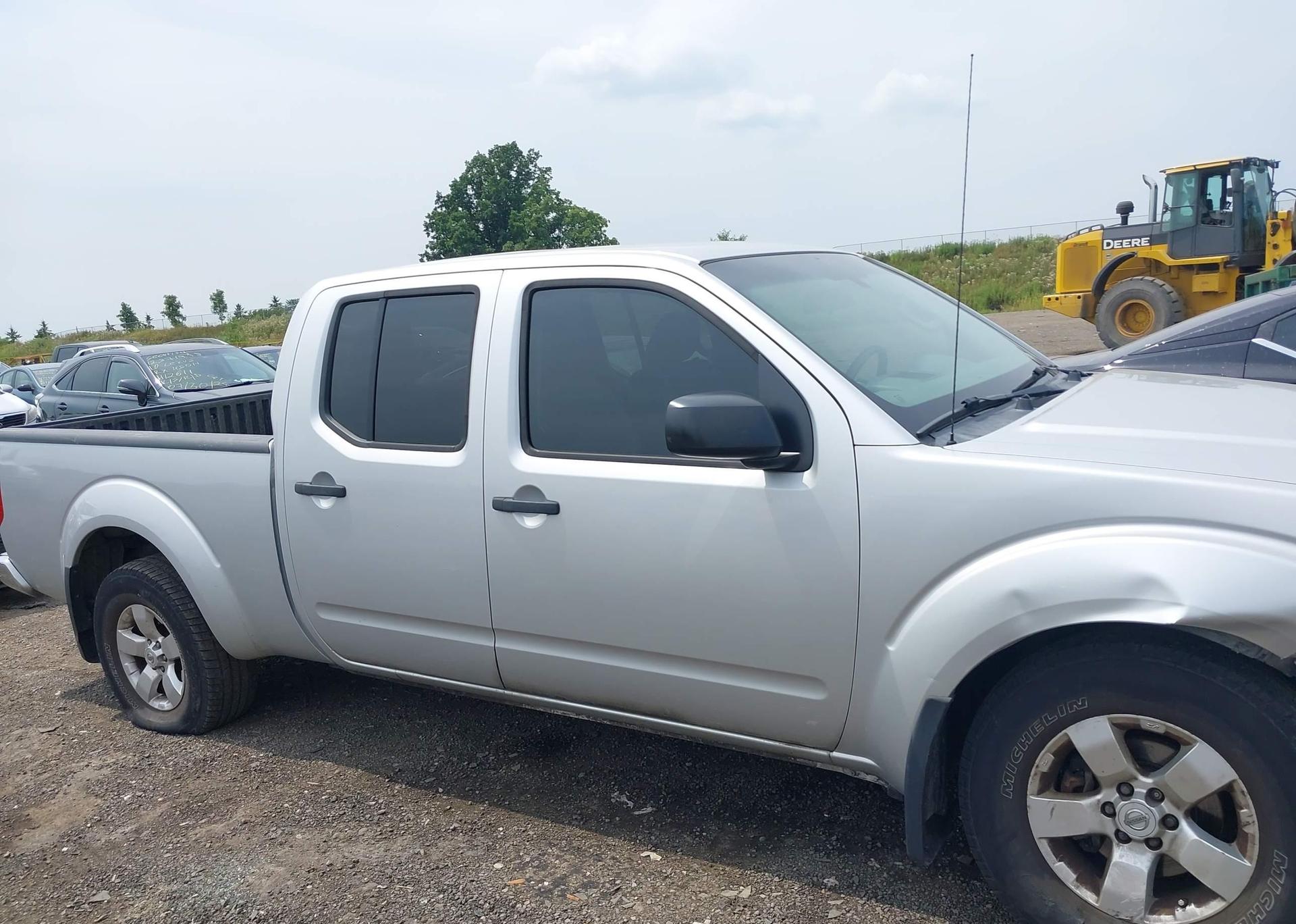 2012 NISSAN FRONTIER SV