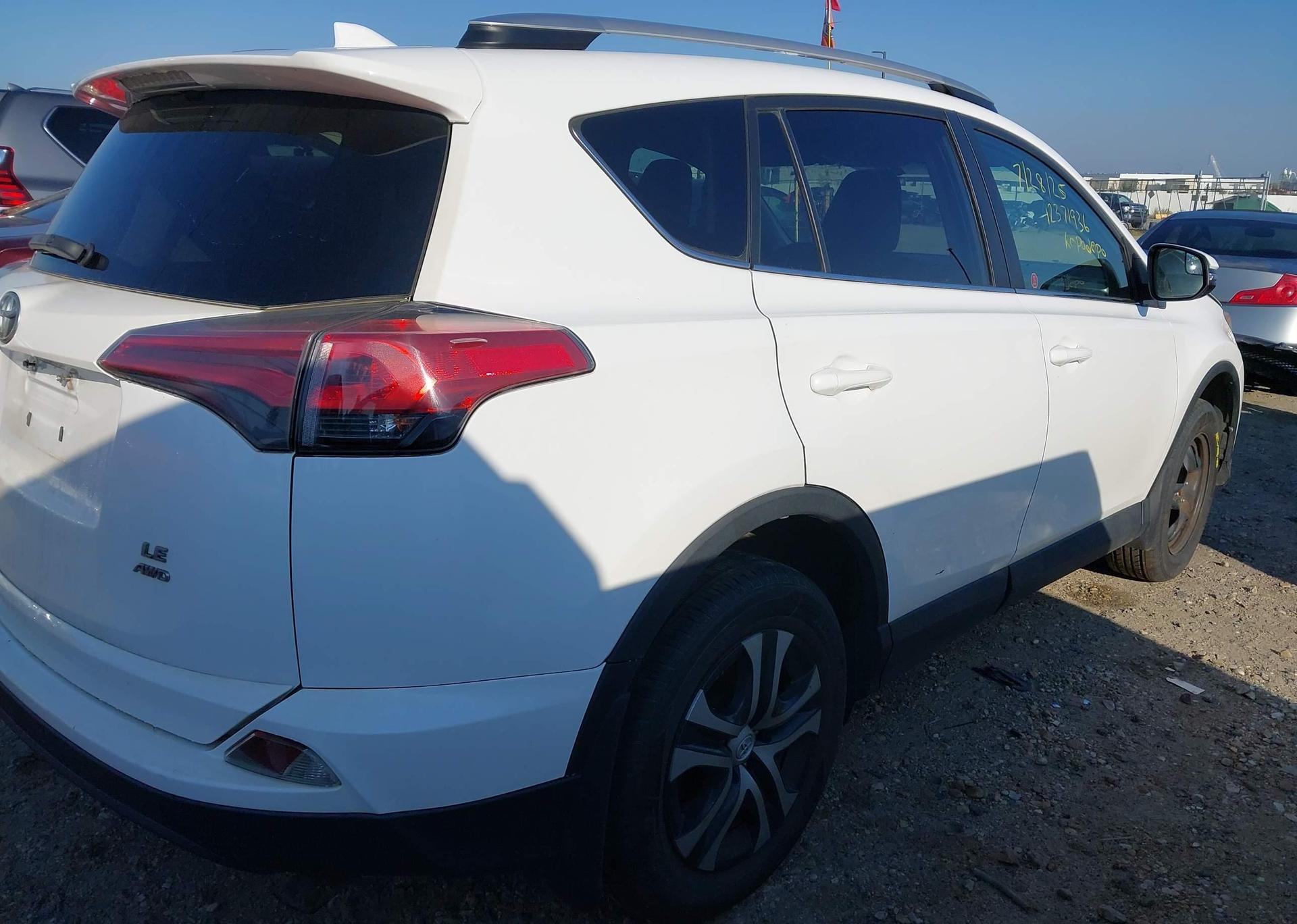 2016 TOYOTA RAV4 LE