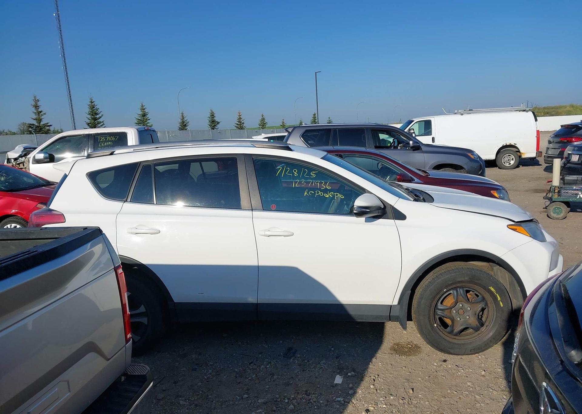 2016 TOYOTA RAV4 LE