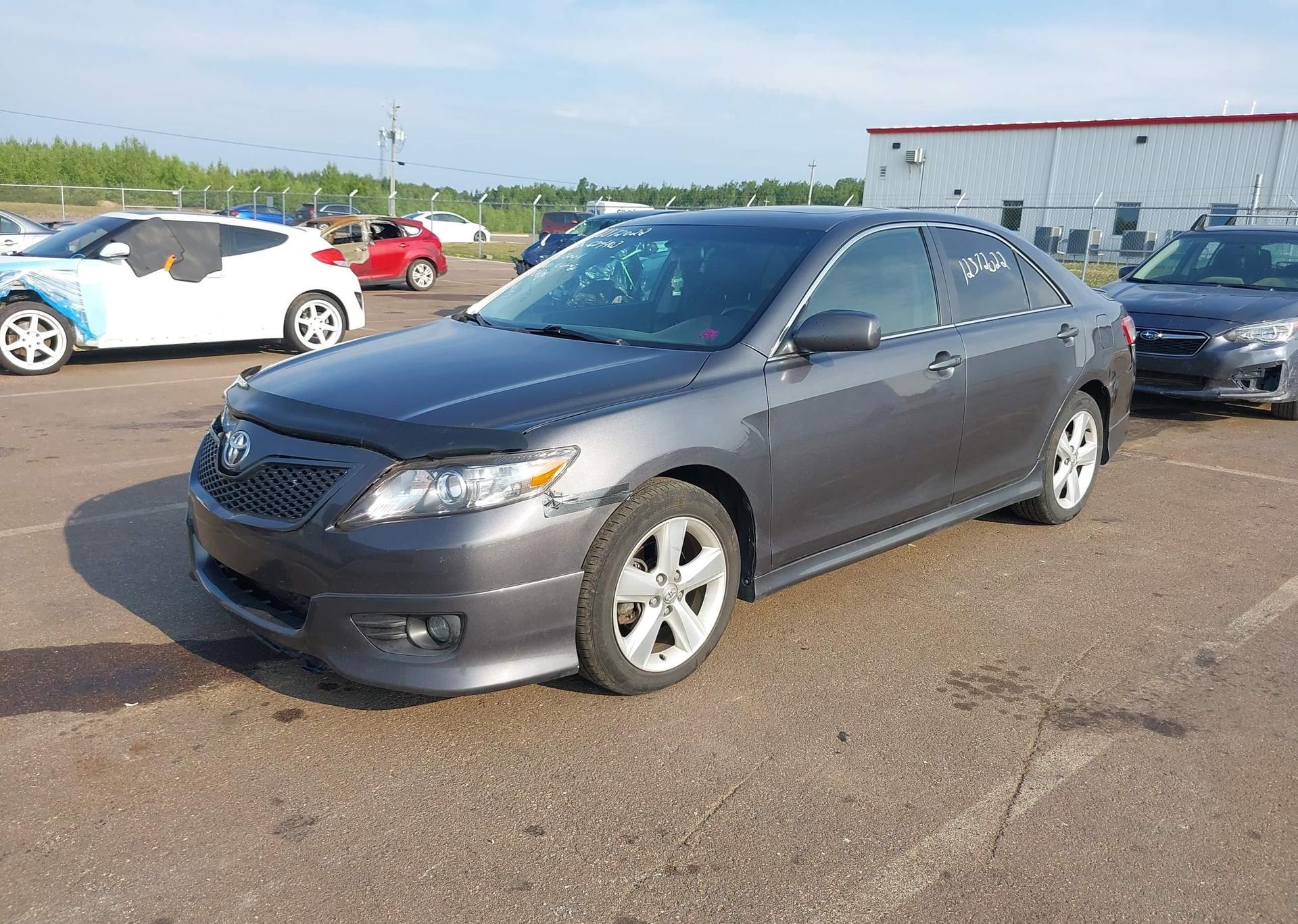 2011 TOYOTA CAMRY SE