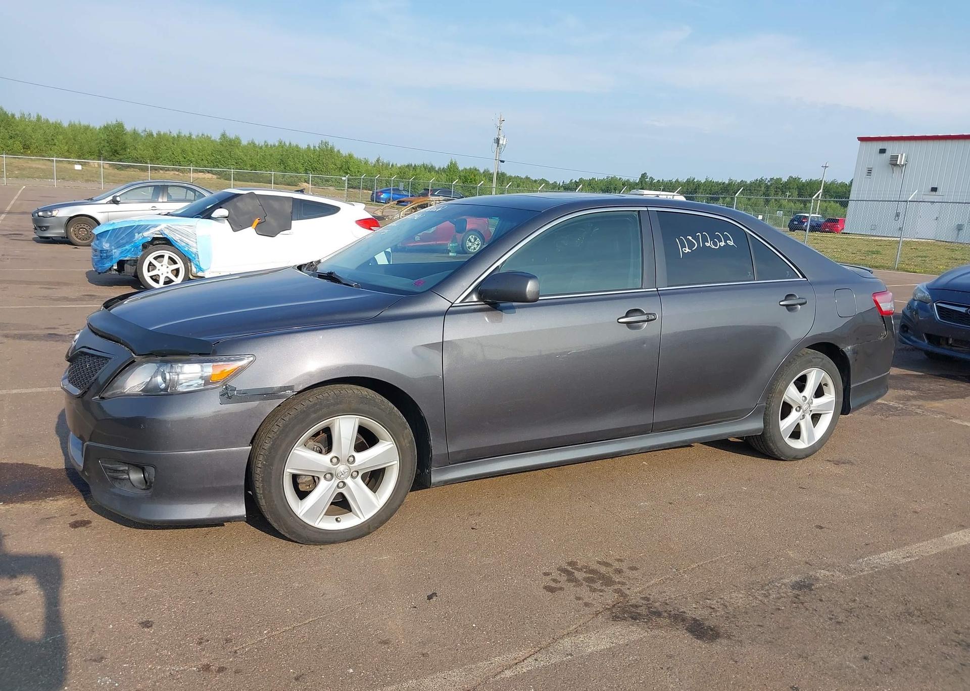 2011 TOYOTA CAMRY SE