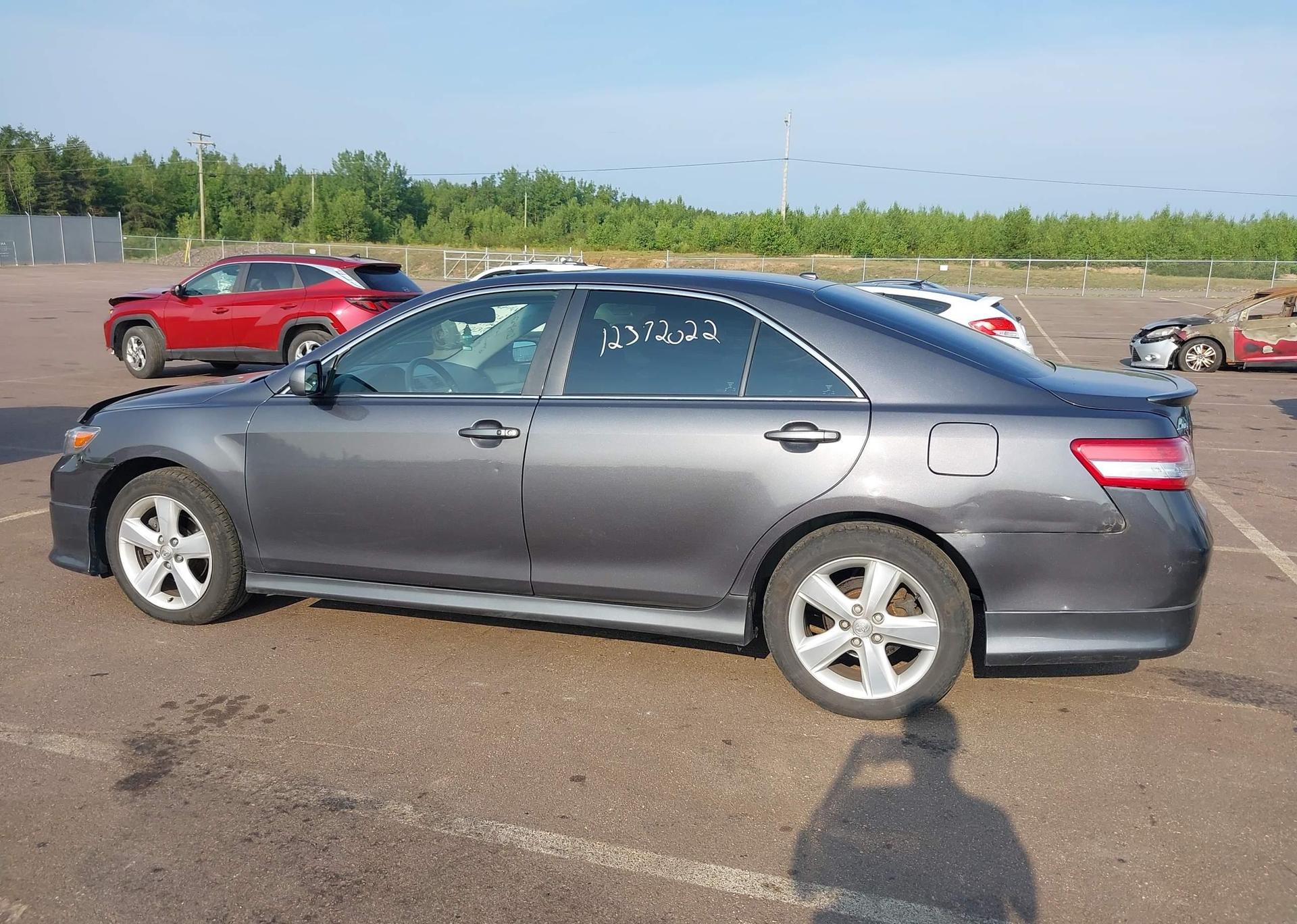 2011 TOYOTA CAMRY SE