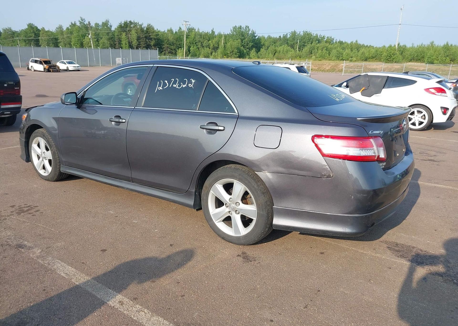 2011 TOYOTA CAMRY SE