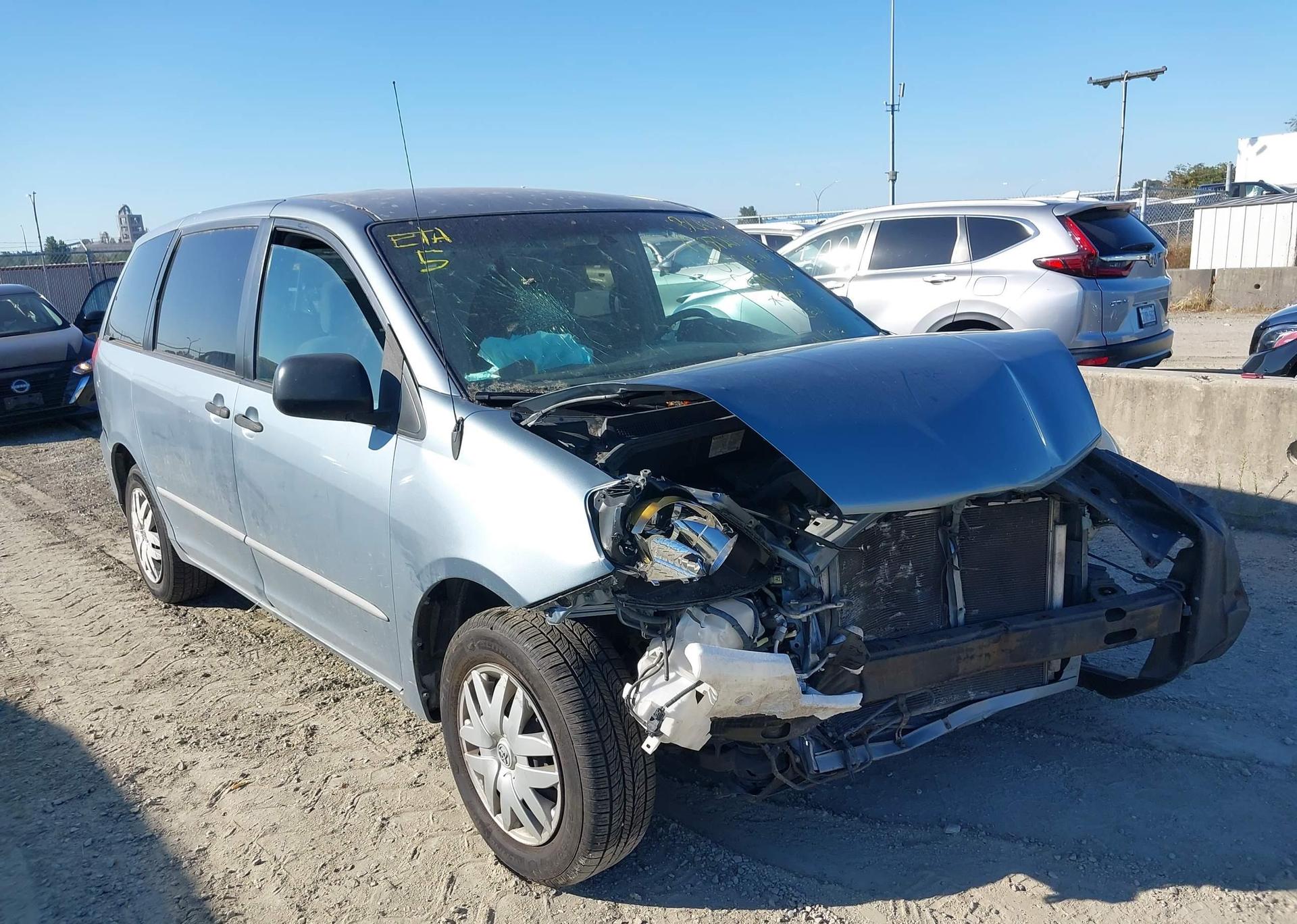 2004 TOYOTA SIENNA CE