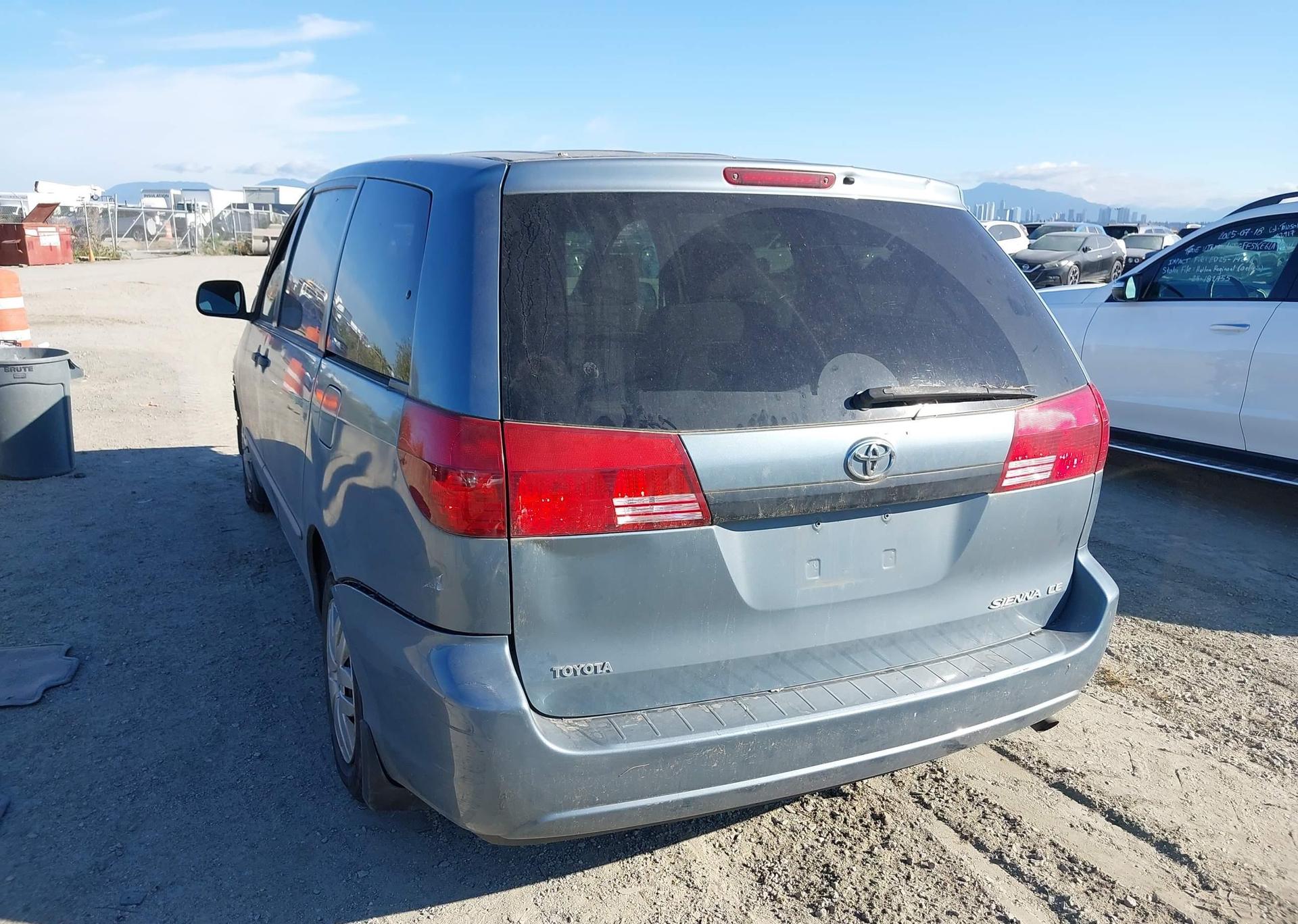2004 TOYOTA SIENNA CE