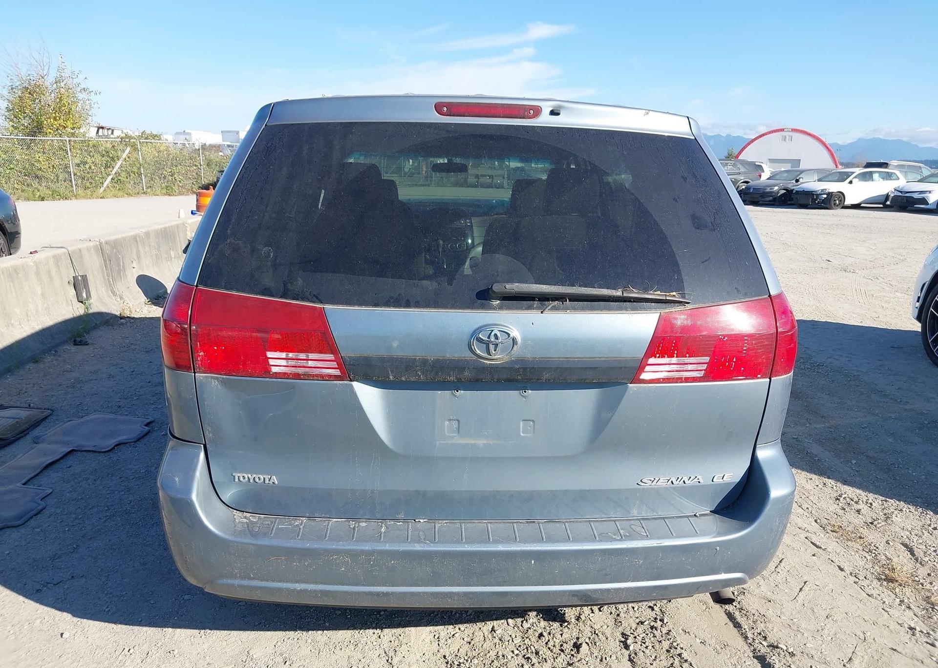2004 TOYOTA SIENNA CE