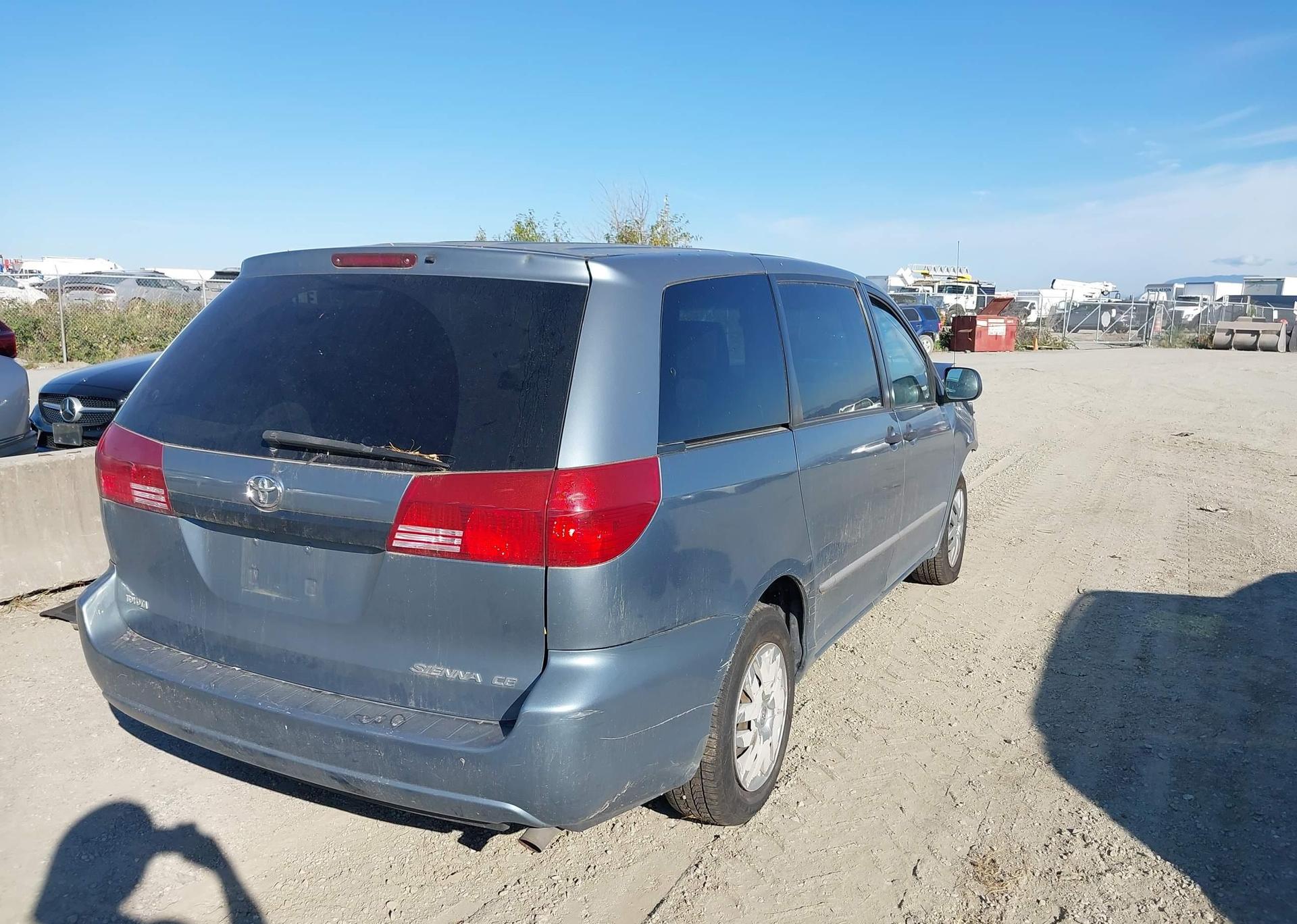 2004 TOYOTA SIENNA CE