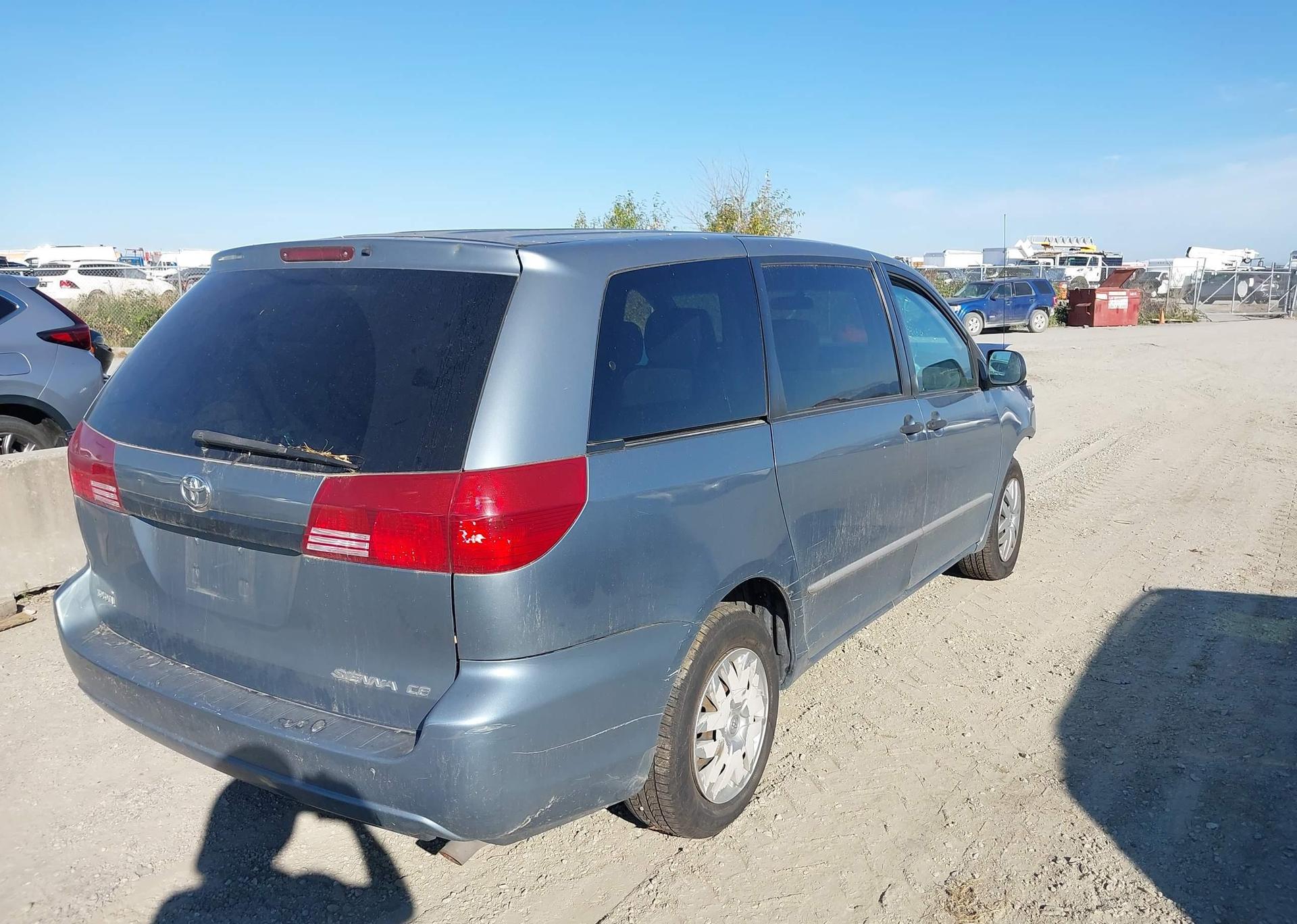 2004 TOYOTA SIENNA CE