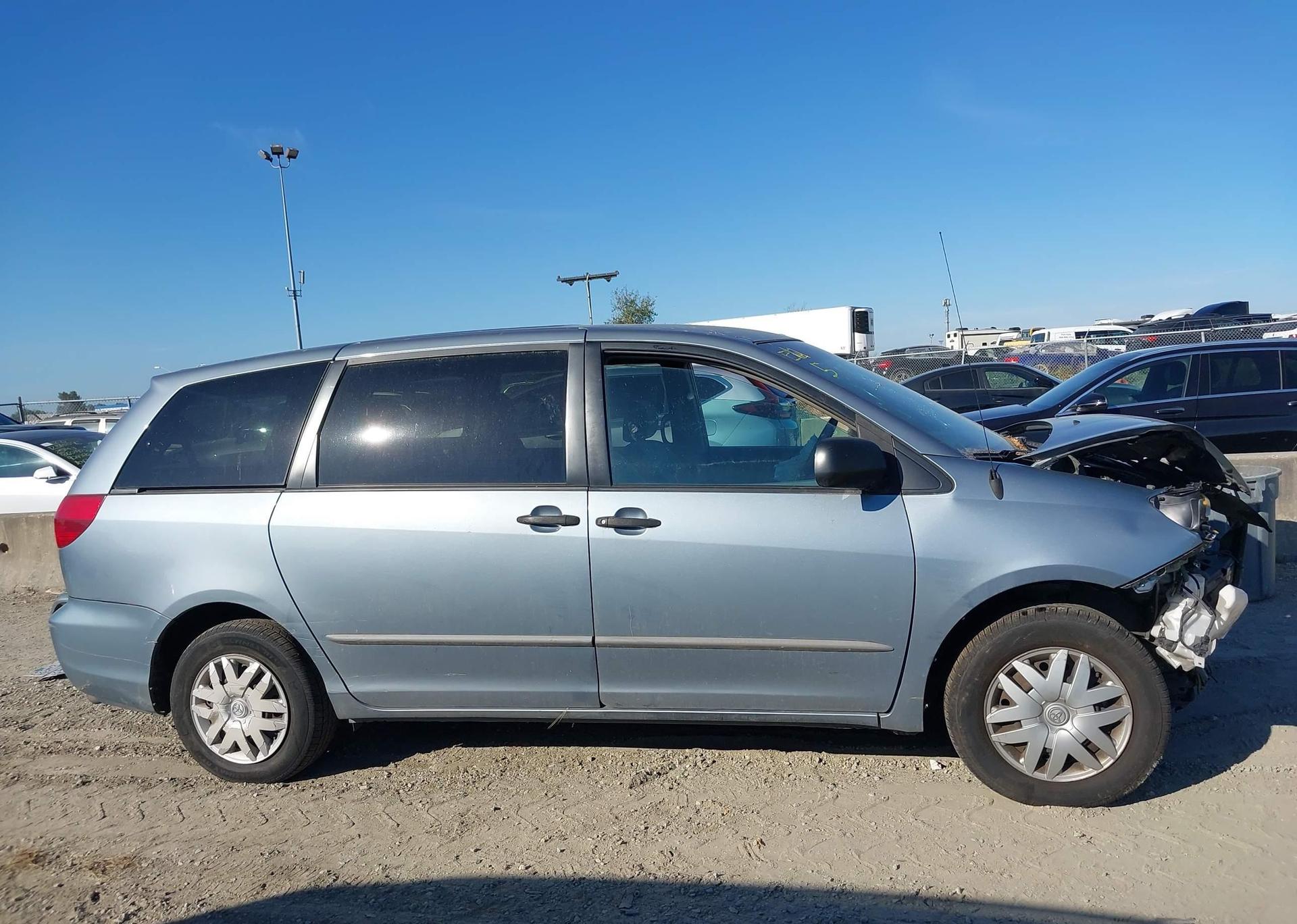 2004 TOYOTA SIENNA CE
