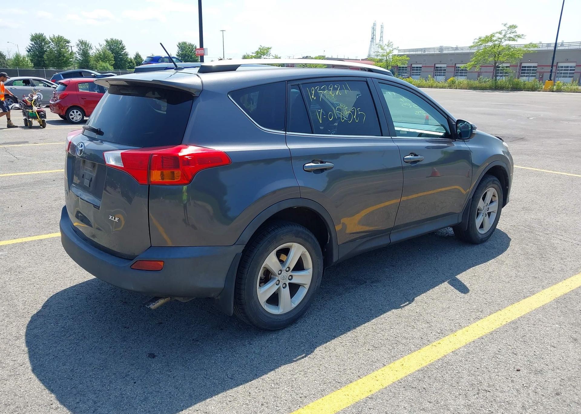 2013 TOYOTA RAV4 XLE