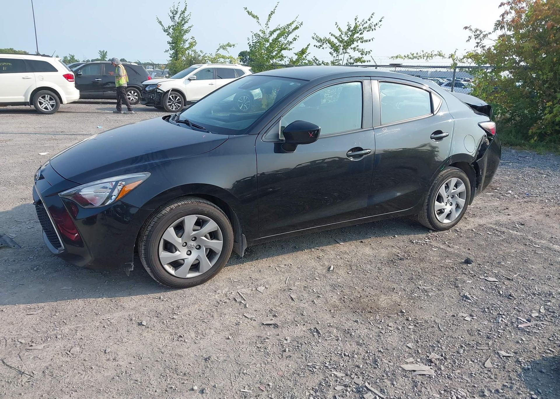 2019 TOYOTA YARIS XLE