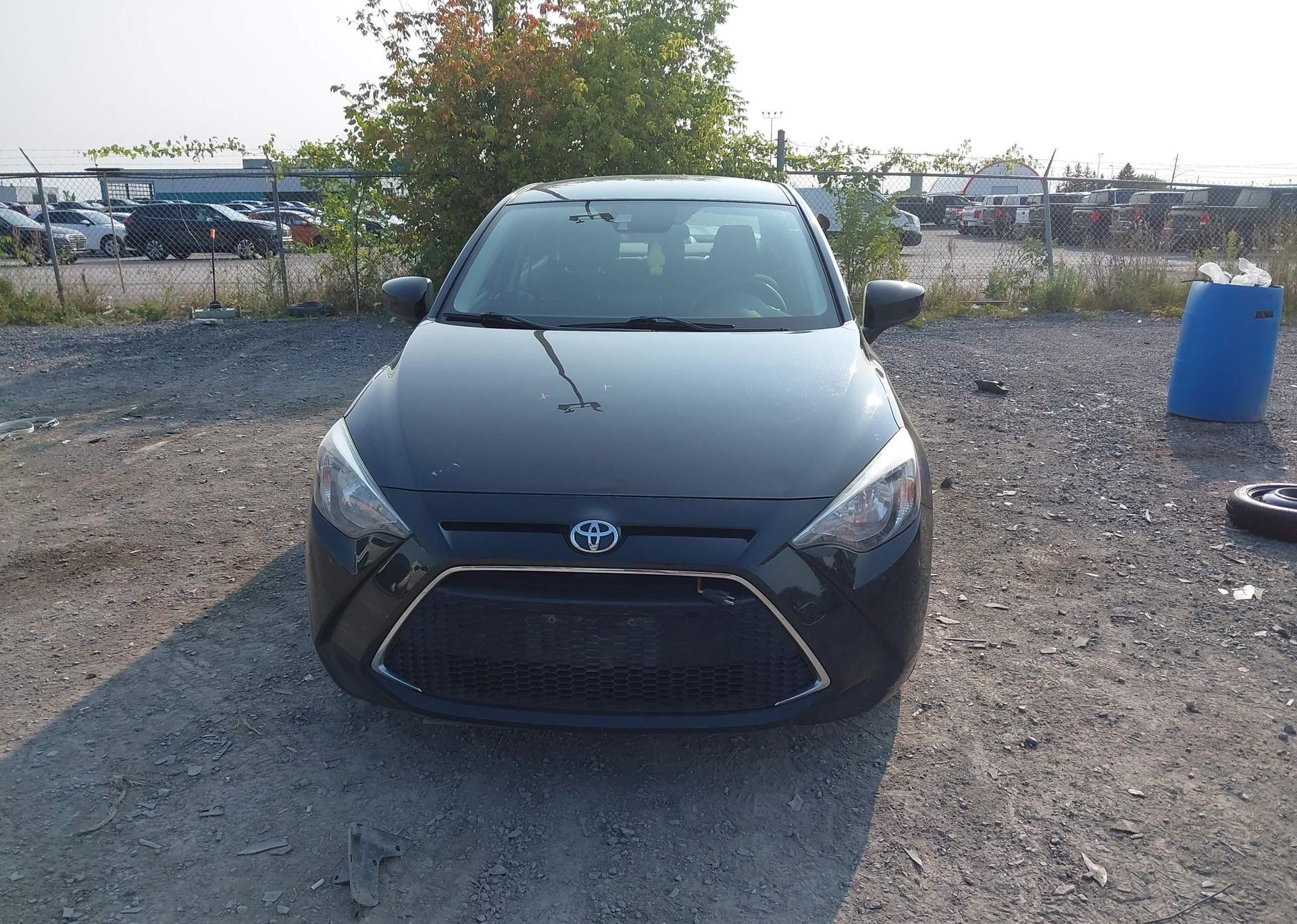 2019 TOYOTA YARIS XLE