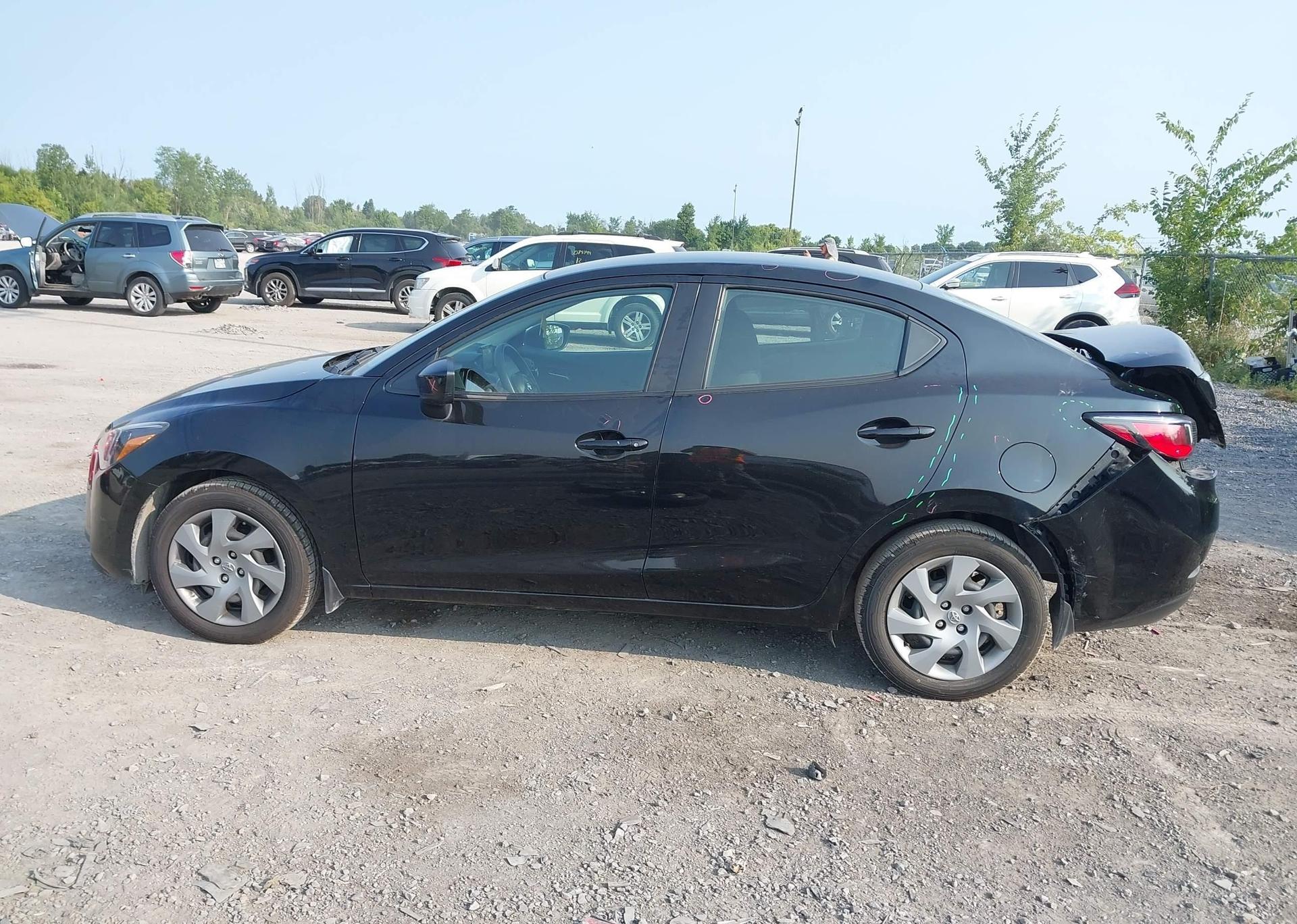 2019 TOYOTA YARIS XLE