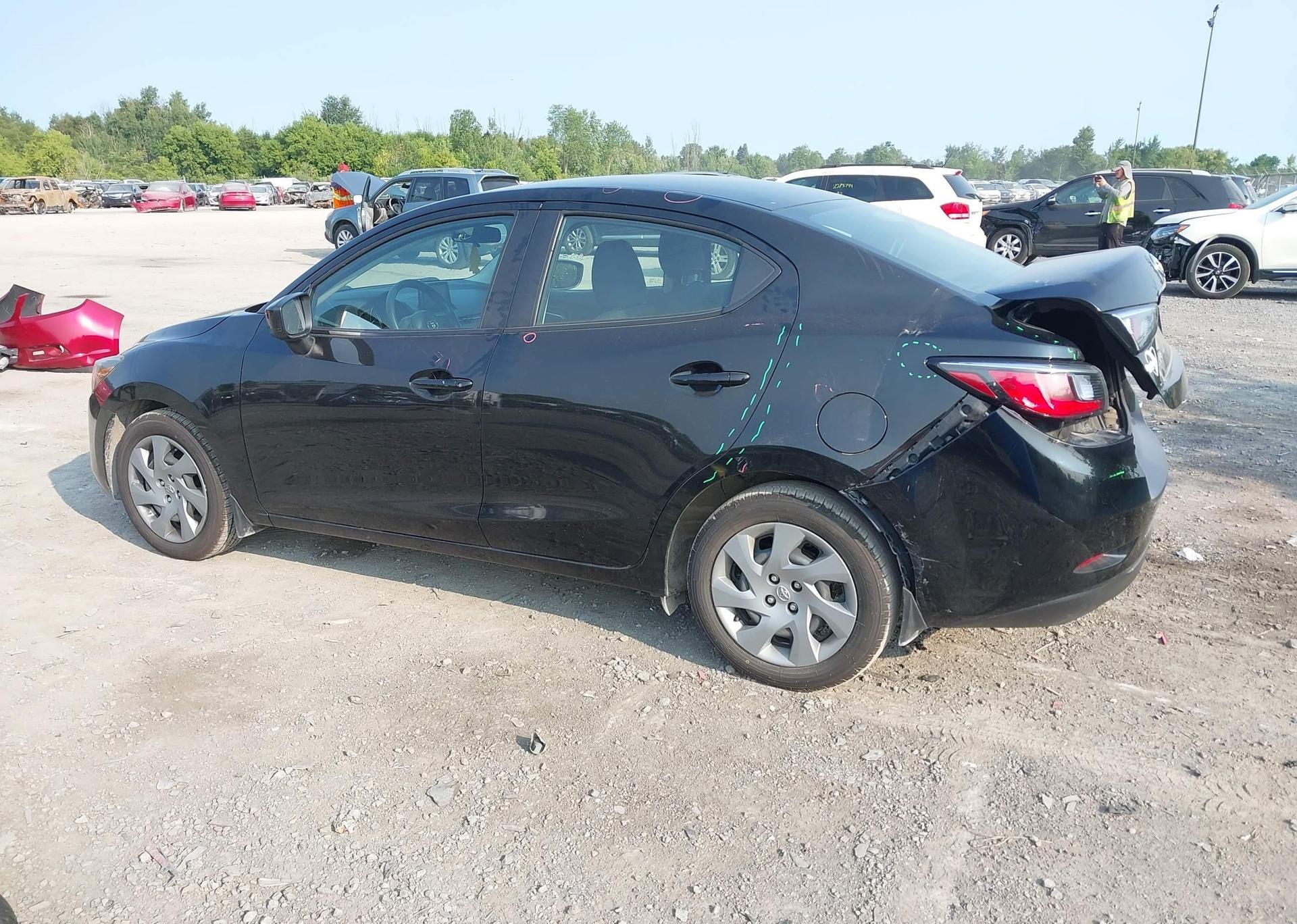 2019 TOYOTA YARIS XLE