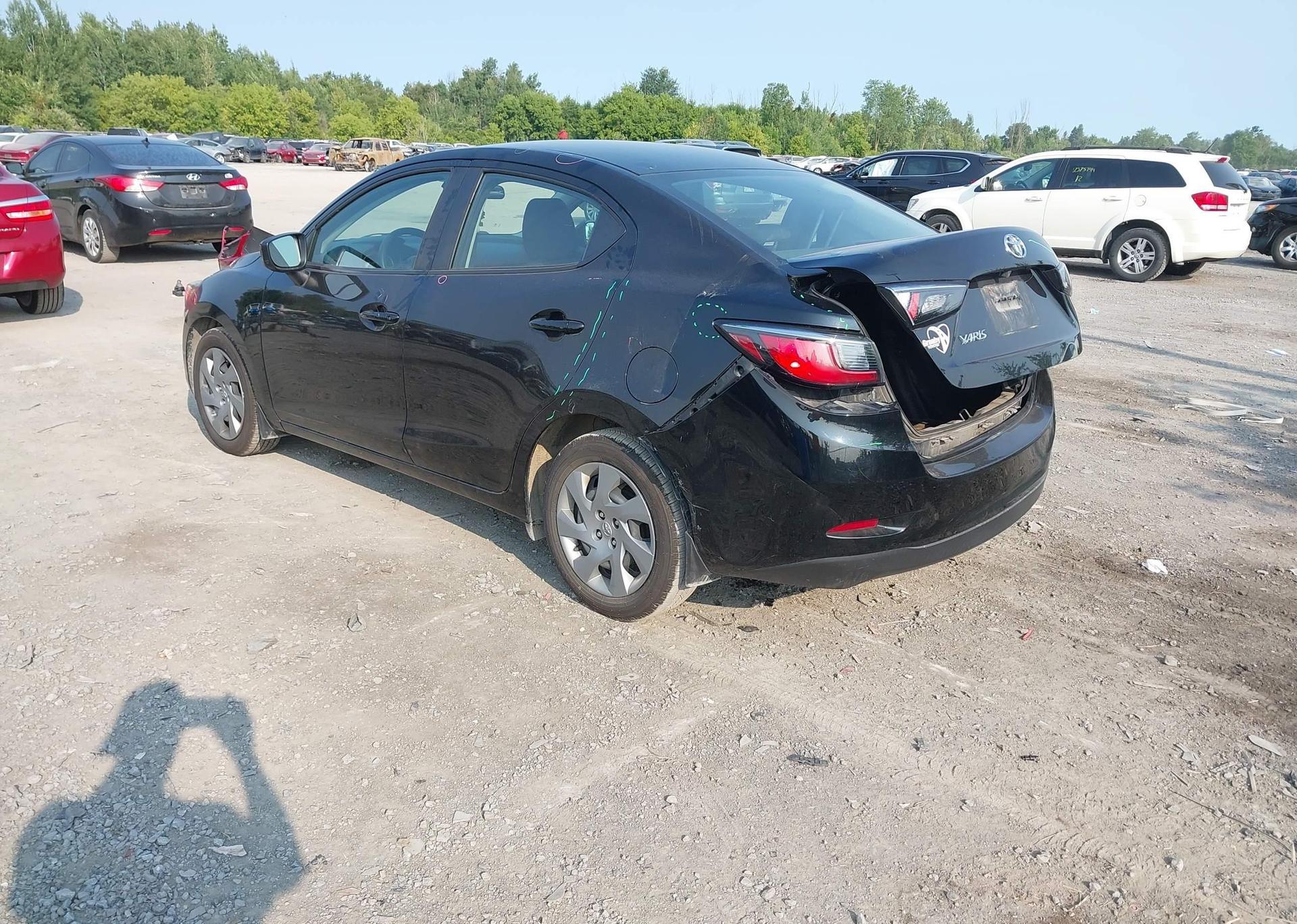 2019 TOYOTA YARIS XLE