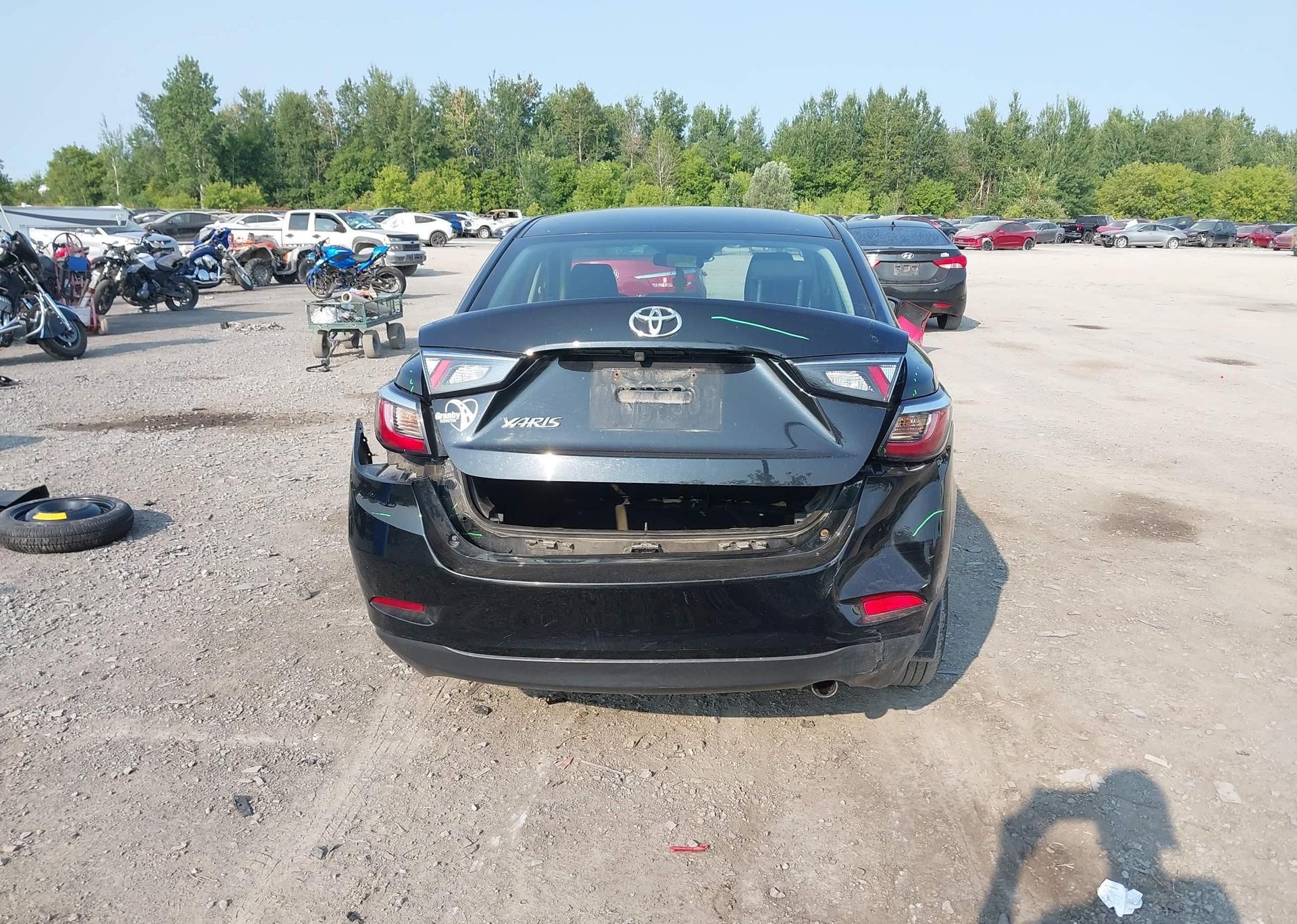 2019 TOYOTA YARIS XLE