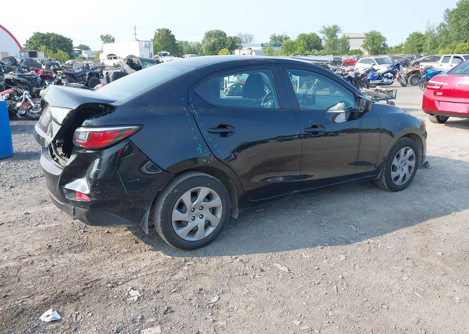 2019 TOYOTA YARIS XLE