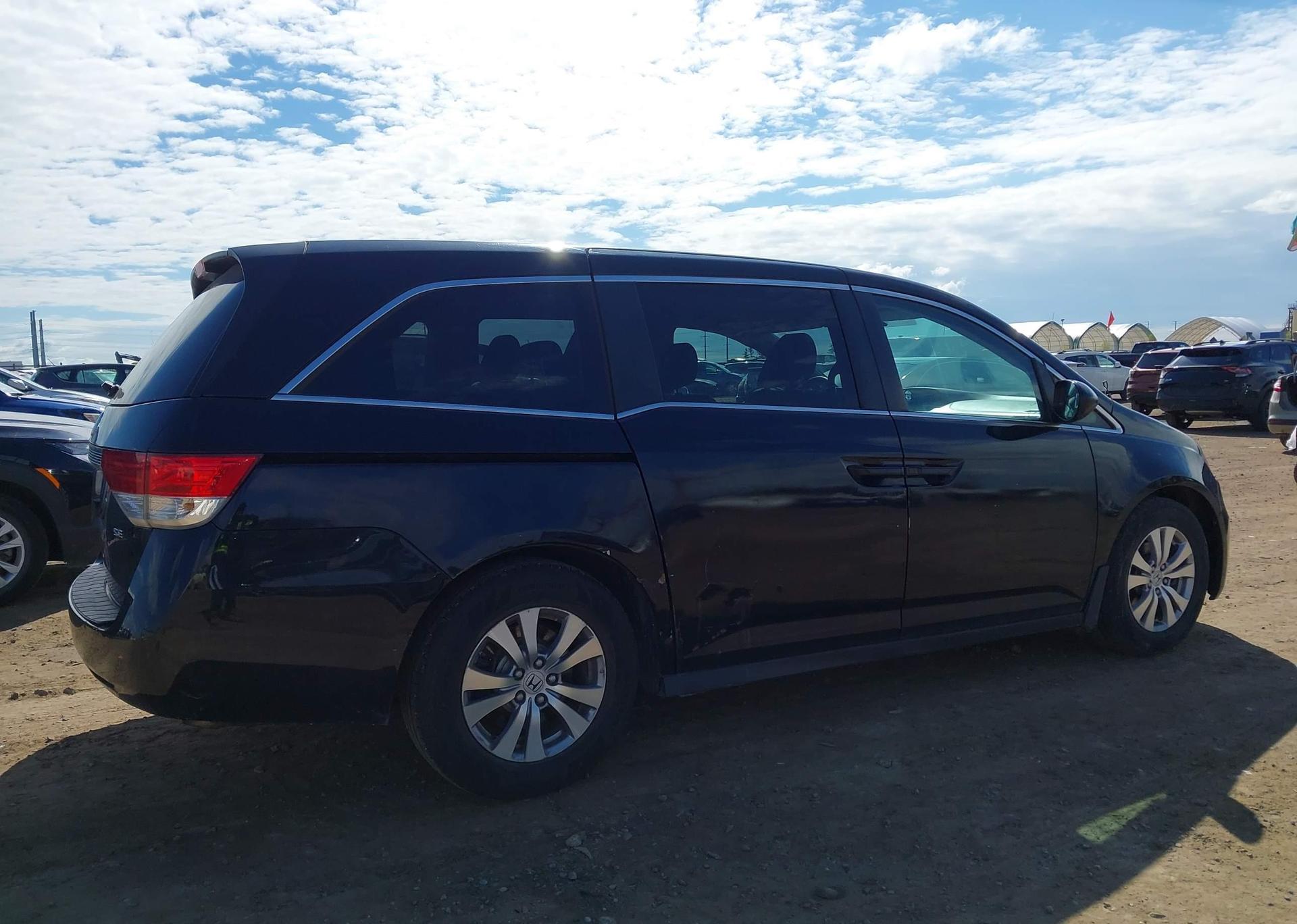 2016 HONDA Odyssey se