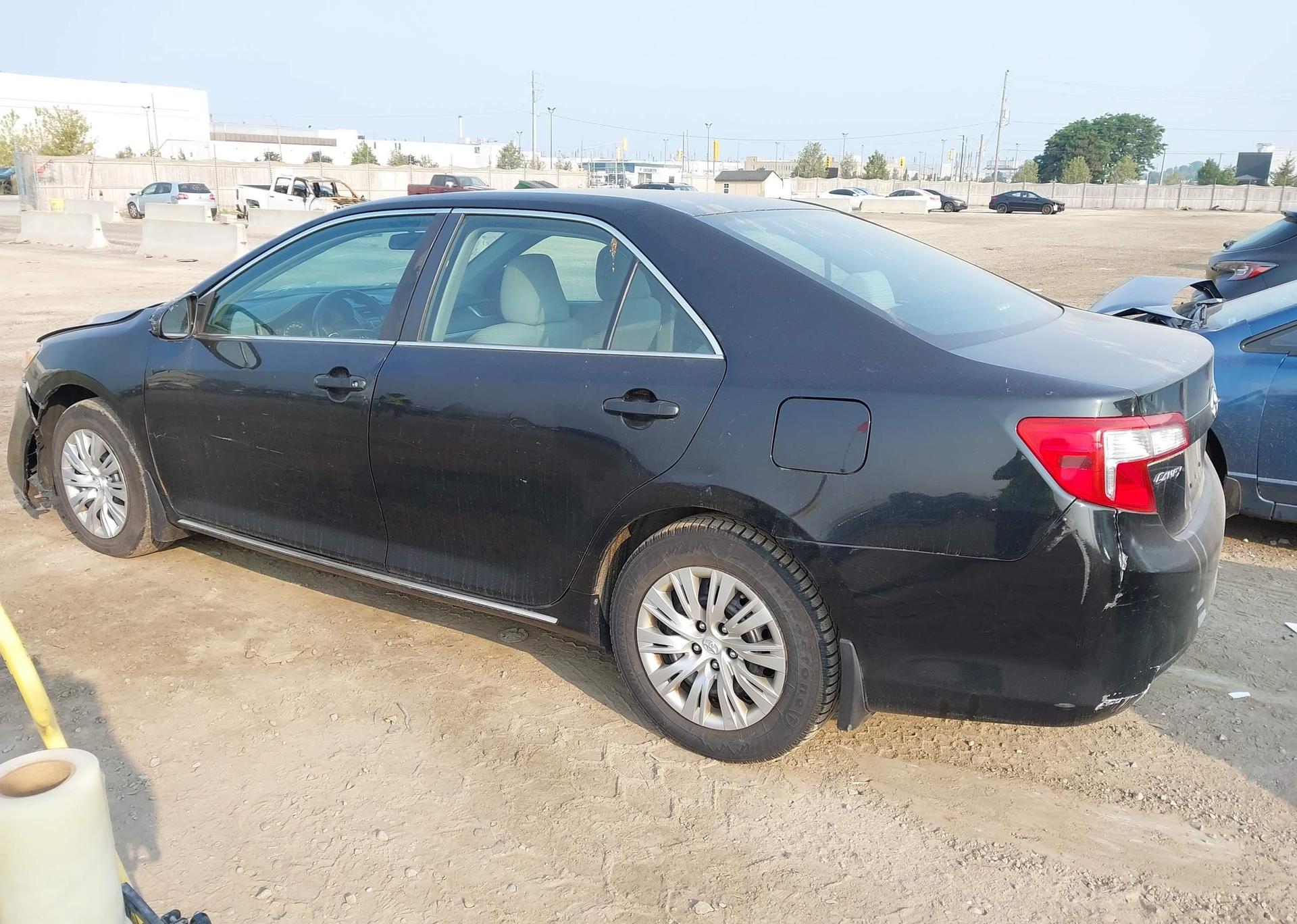 2014 TOYOTA CAMRY