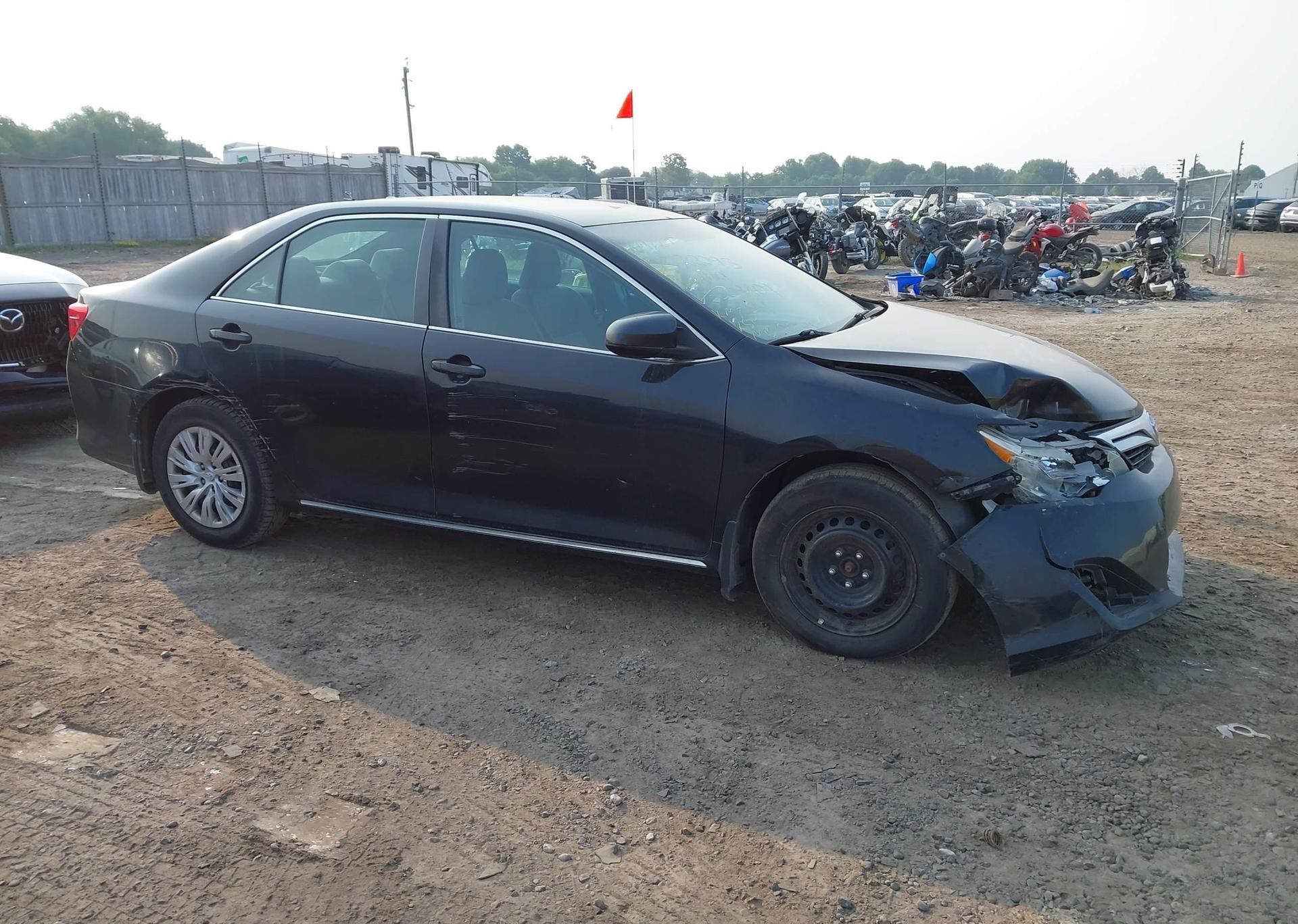 2014 TOYOTA CAMRY
