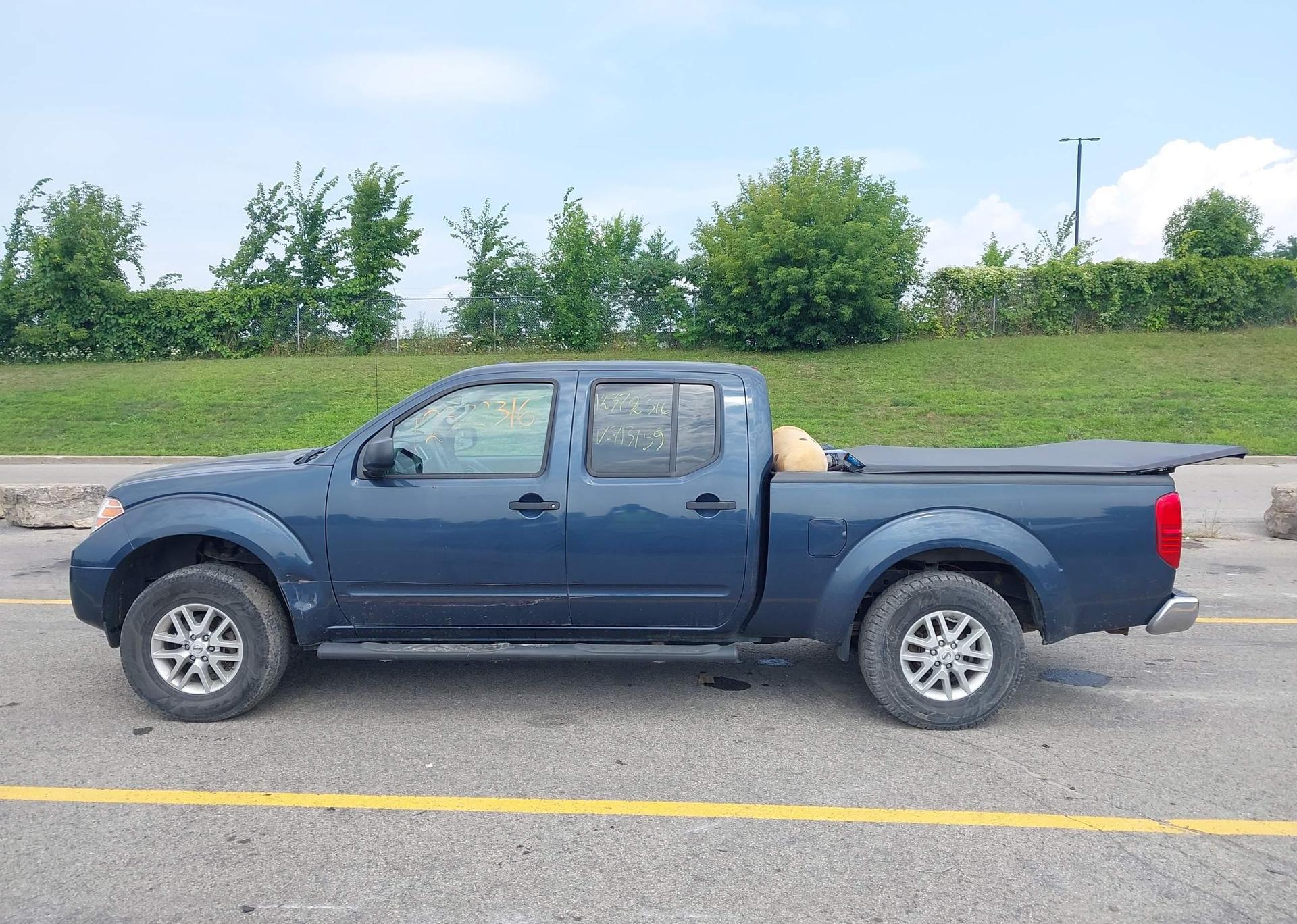 2017 NISSAN FRONTIER SL