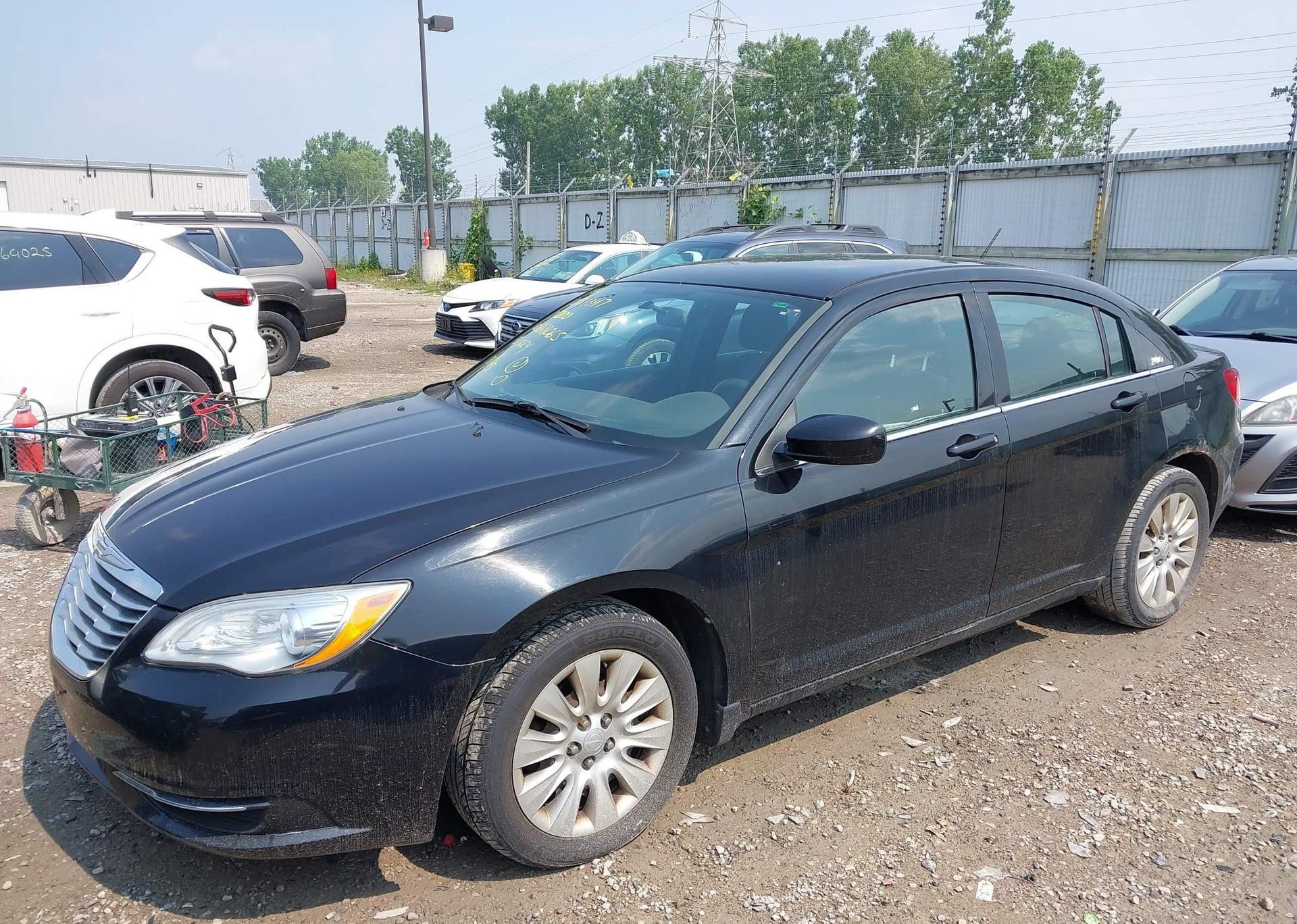 2013 CHRYSLER 200 LX