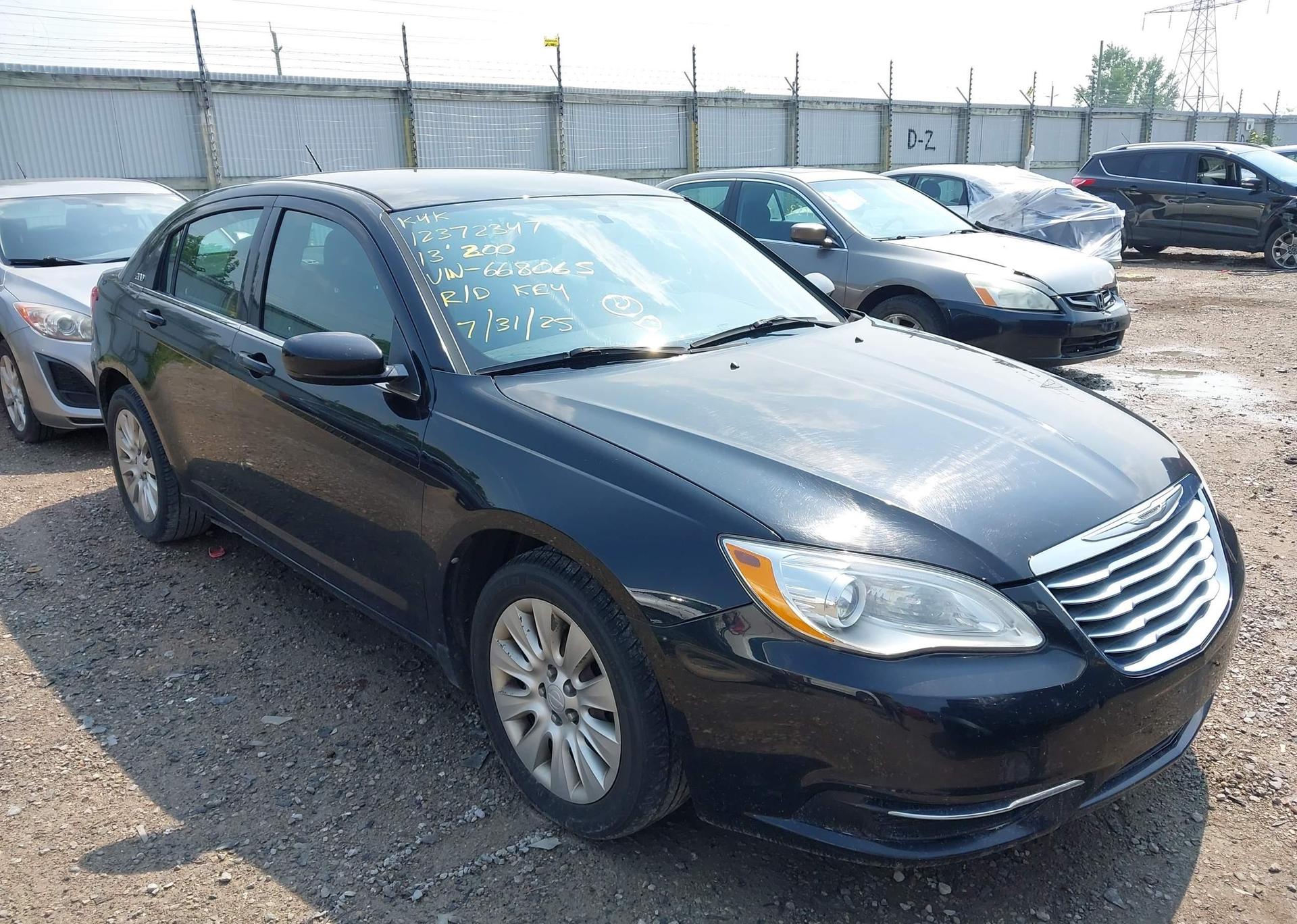 2013 CHRYSLER 200 LX