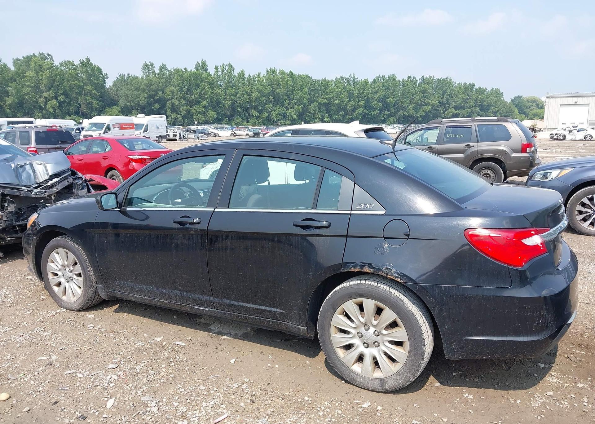 2013 CHRYSLER 200 LX