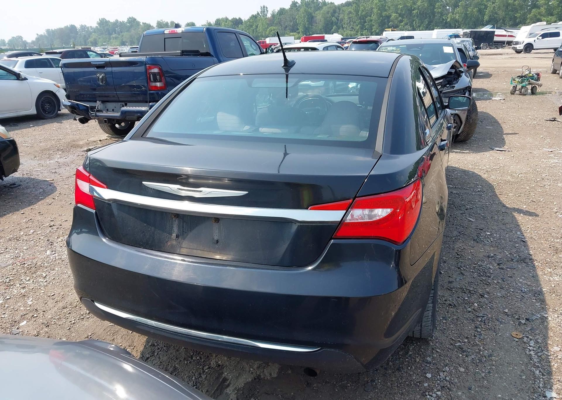 2013 CHRYSLER 200 LX
