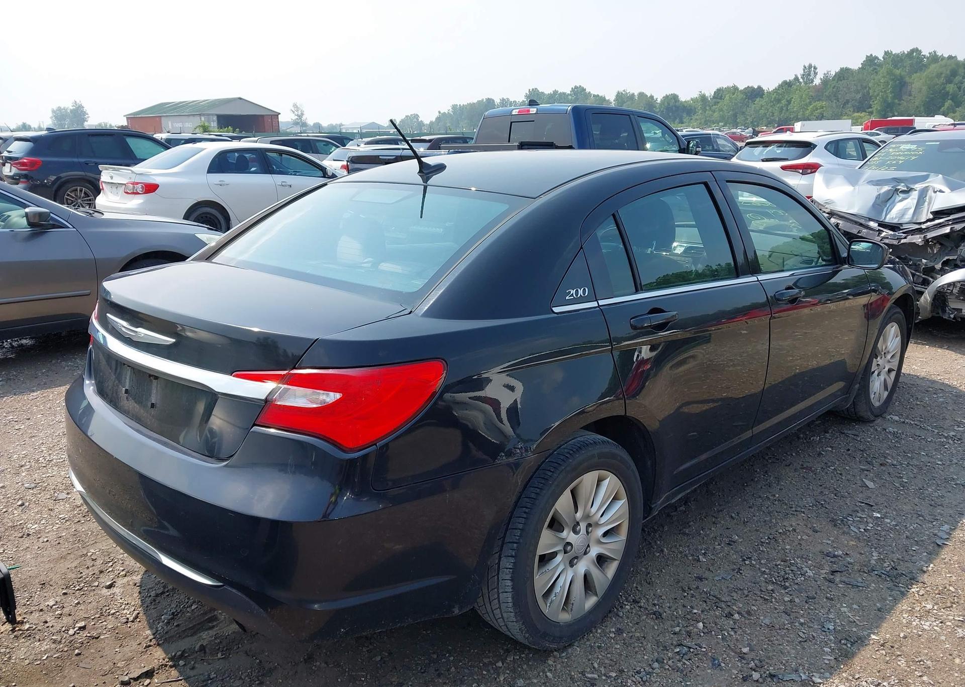 2013 CHRYSLER 200 LX