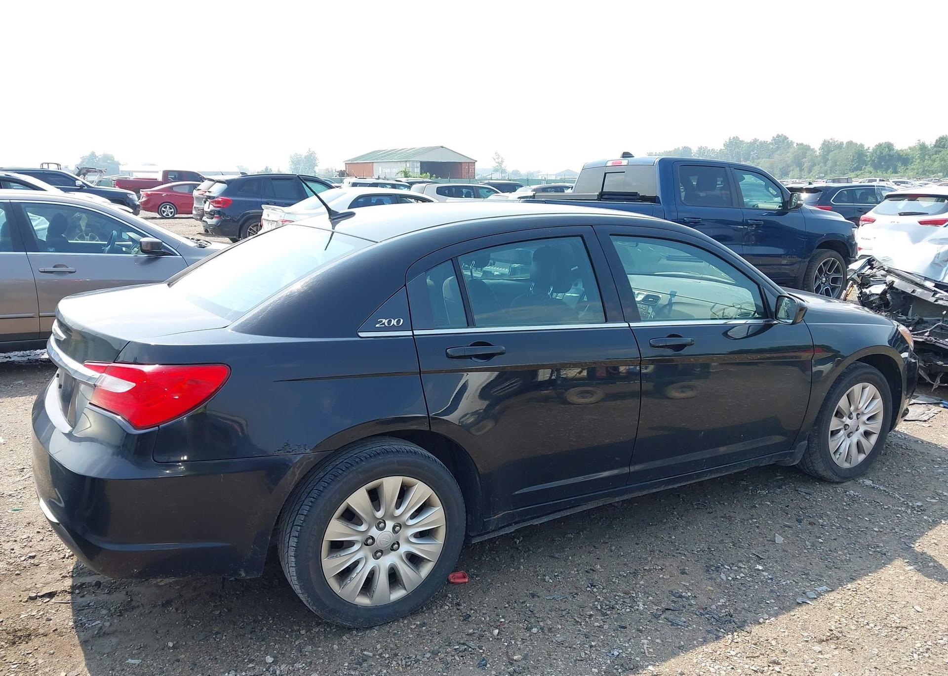 2013 CHRYSLER 200 LX