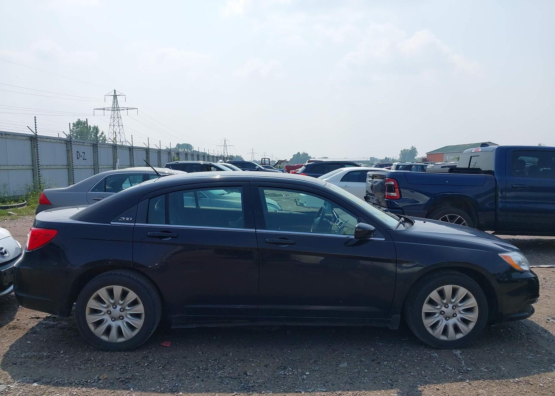 2013 CHRYSLER 200 LX