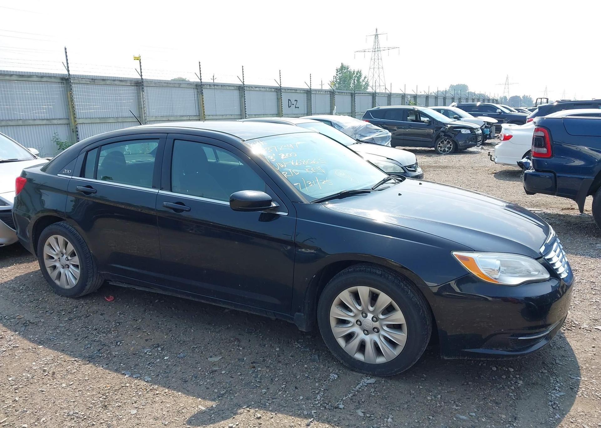 2013 CHRYSLER 200 LX