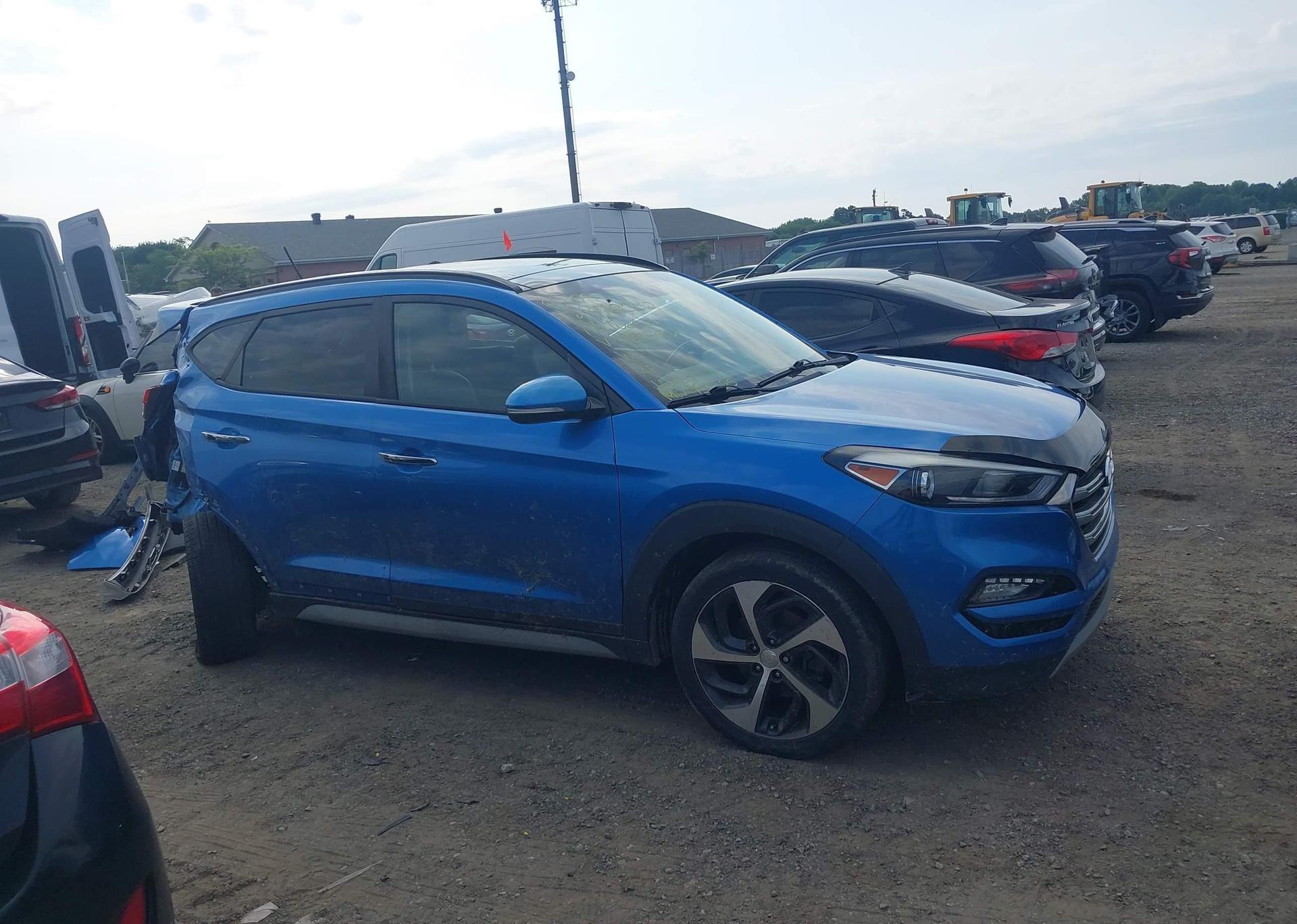 2017 HYUNDAI TUCSON SE