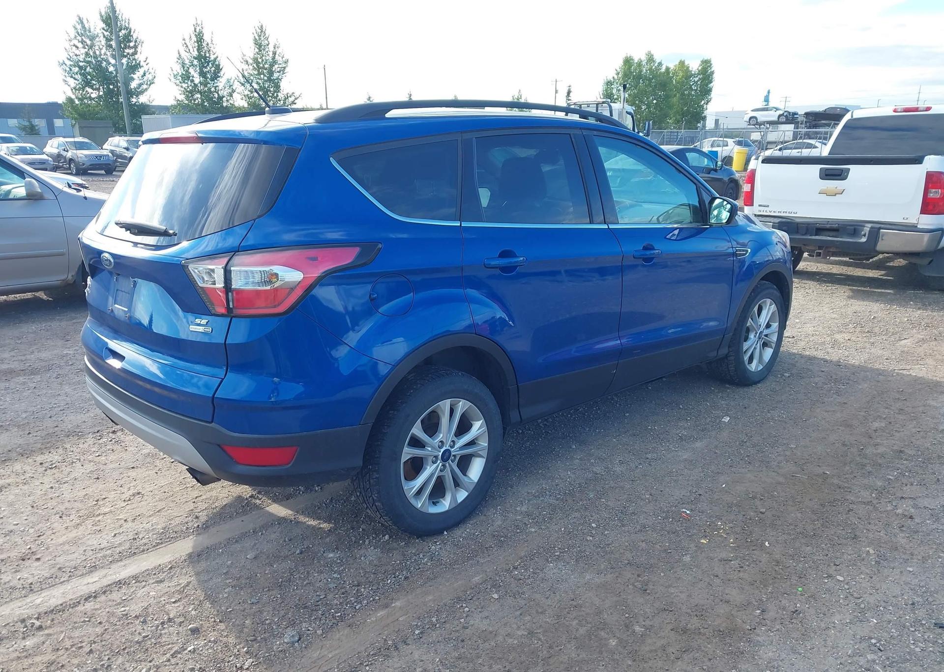 2017 FORD ESCAPE SE