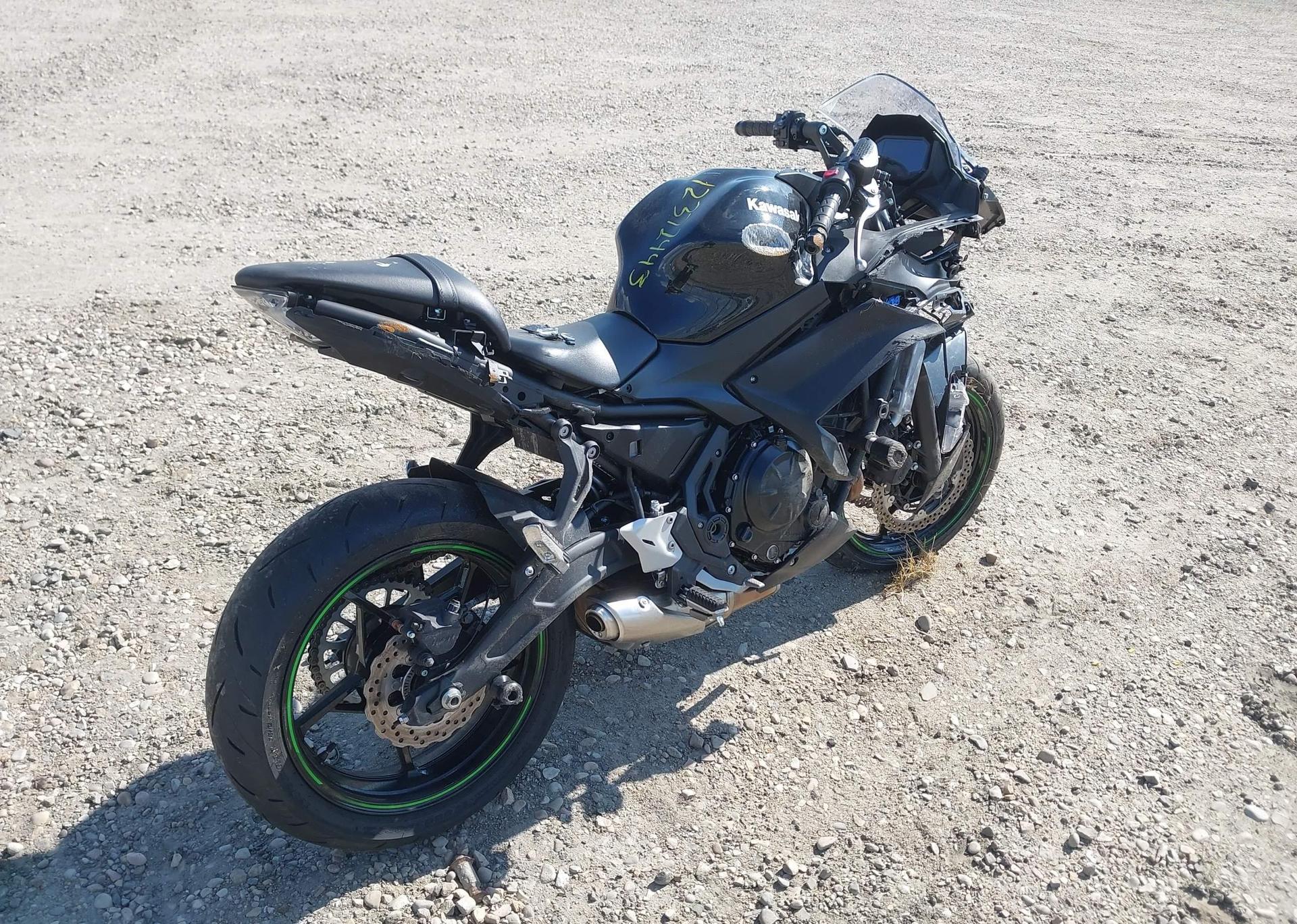 2025 KAWASAKI EX650 P