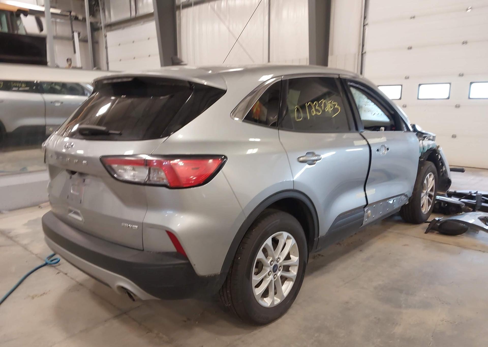 2022 FORD ESCAPE SE