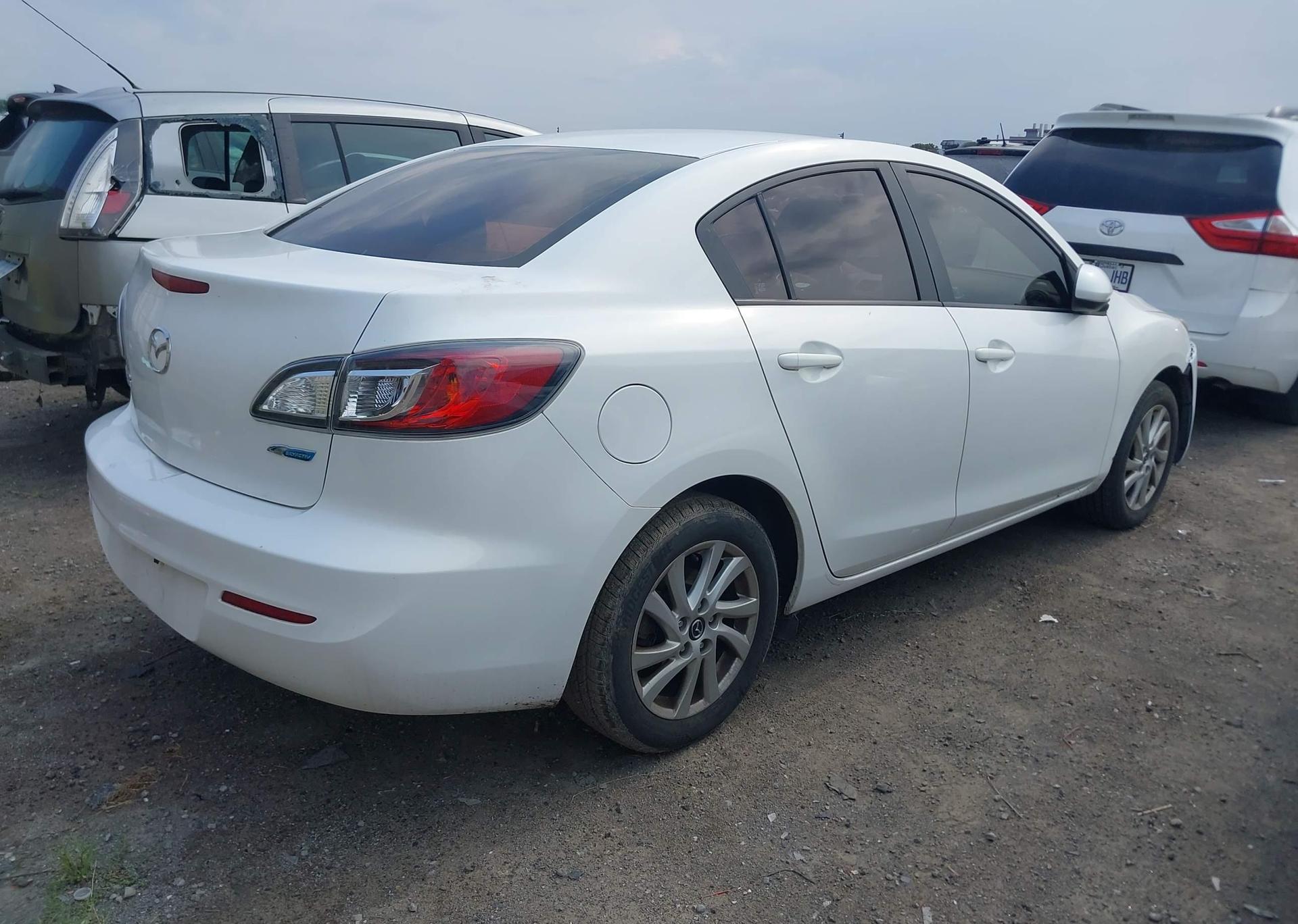 2013 MAZDA MAZDA3