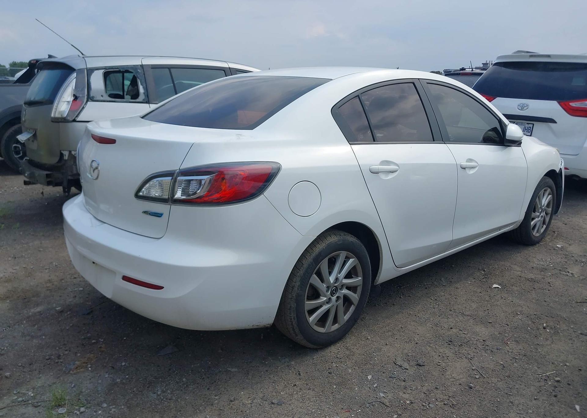 2013 MAZDA MAZDA3