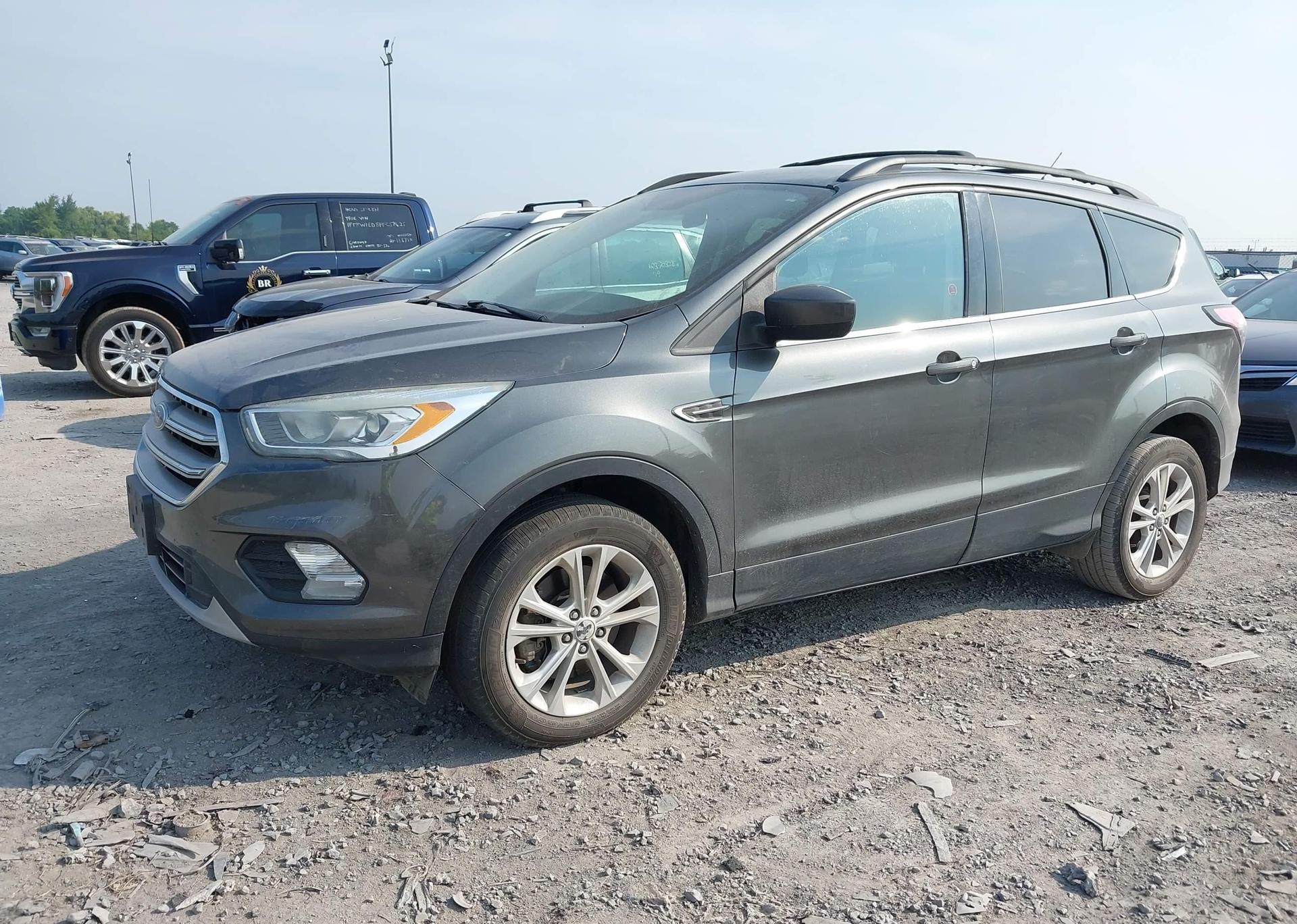 2017 FORD ESCAPE SE