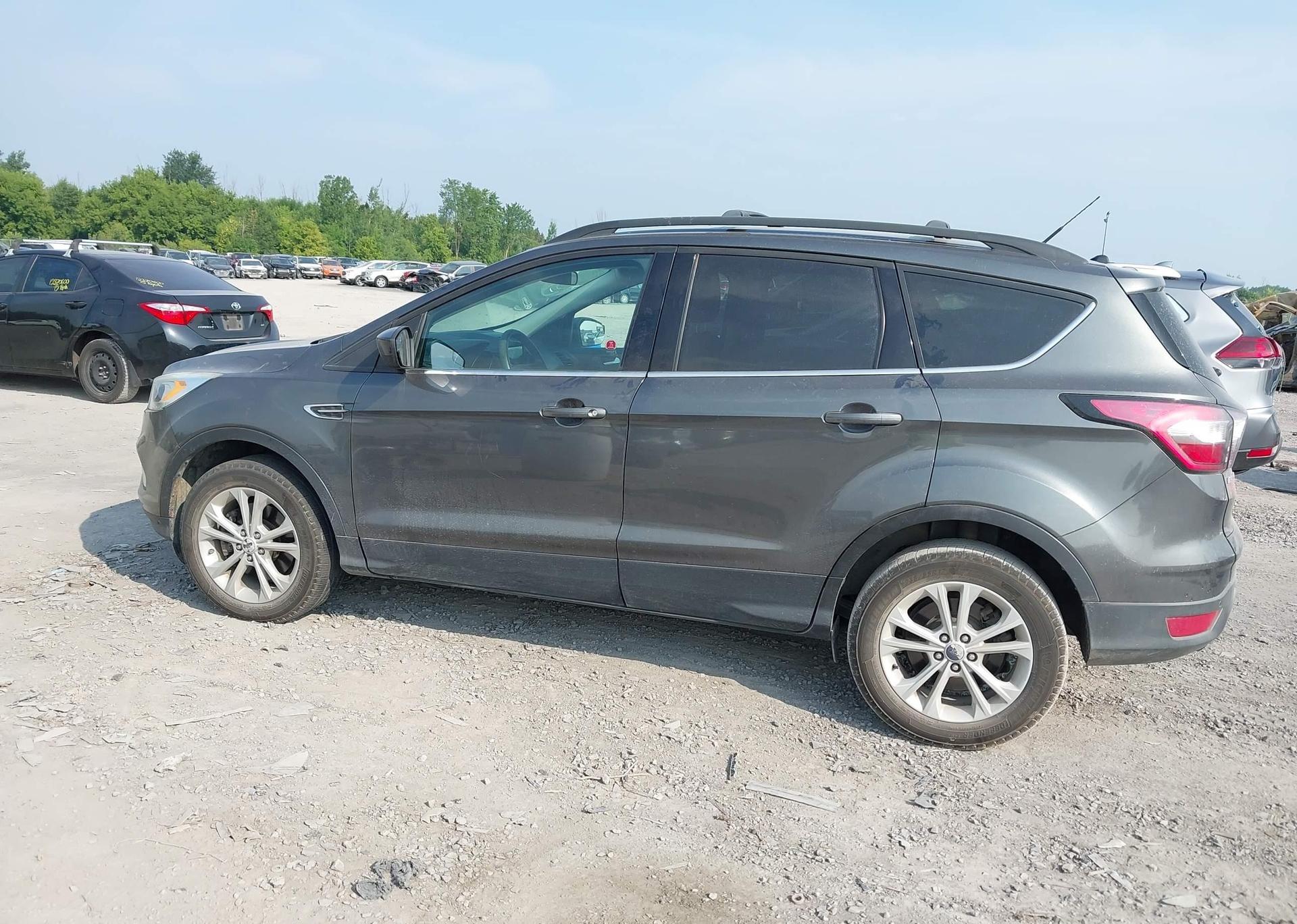 2017 FORD ESCAPE SE