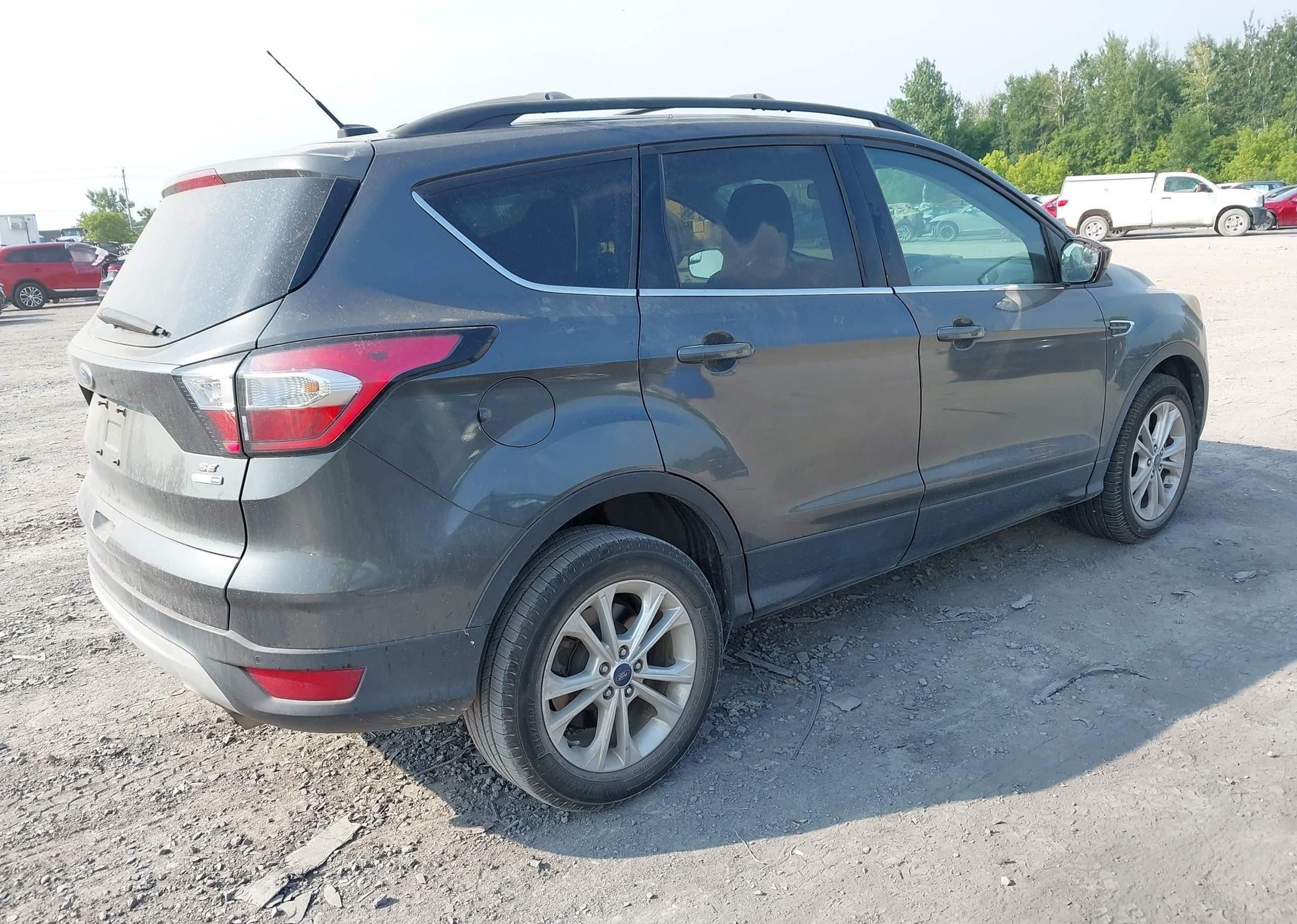 2017 FORD ESCAPE SE